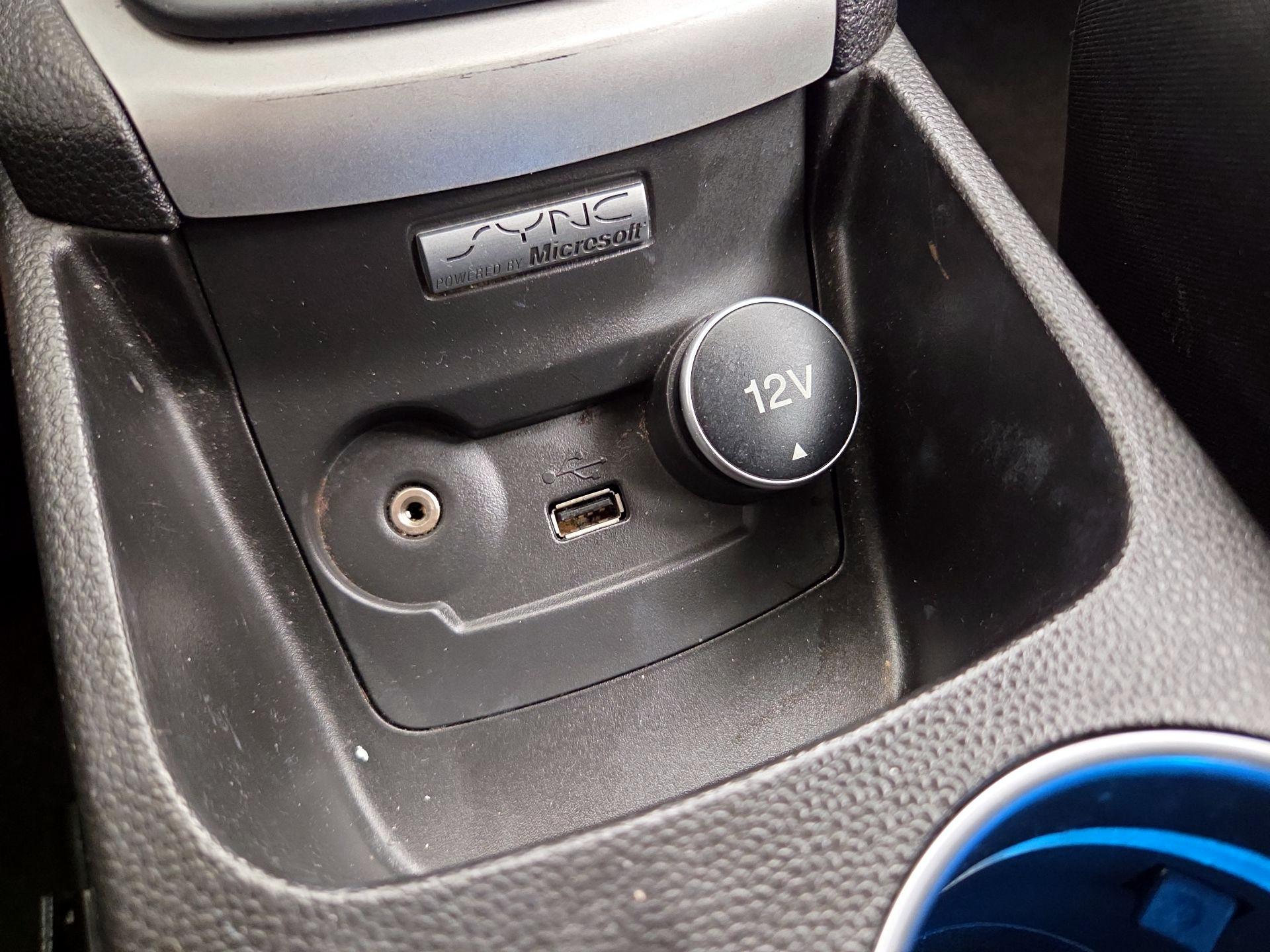 Thumbnail: 2015 Ford Fiesta - 17