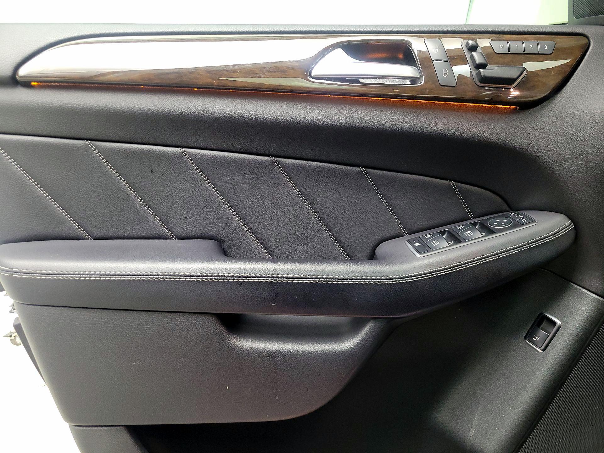 Thumbnail: 2016 Mercedes-Benz GL-Class - 12