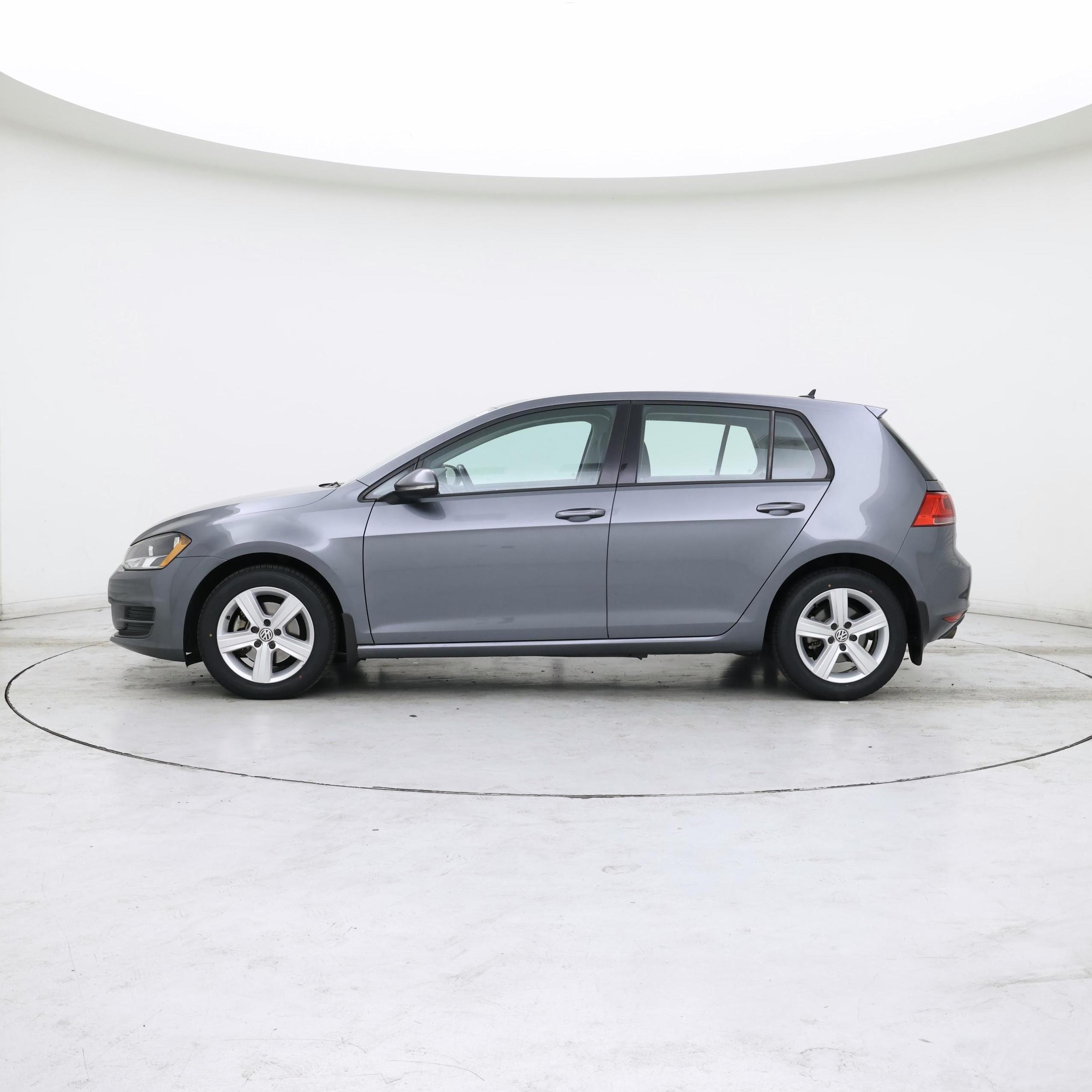 Thumbnail: 2017 Volkswagen Golf - 3