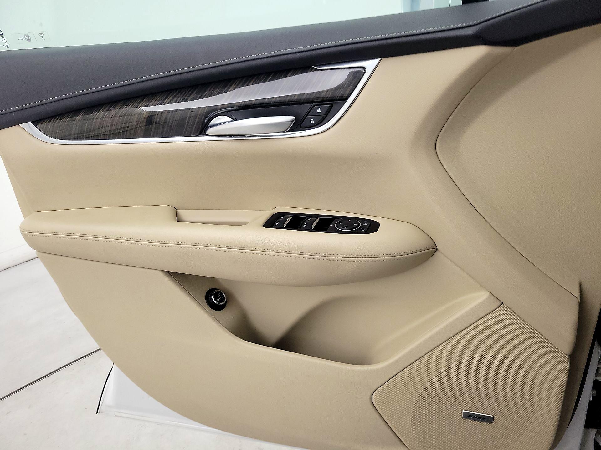Thumbnail: 2017 Cadillac XT5 - 12