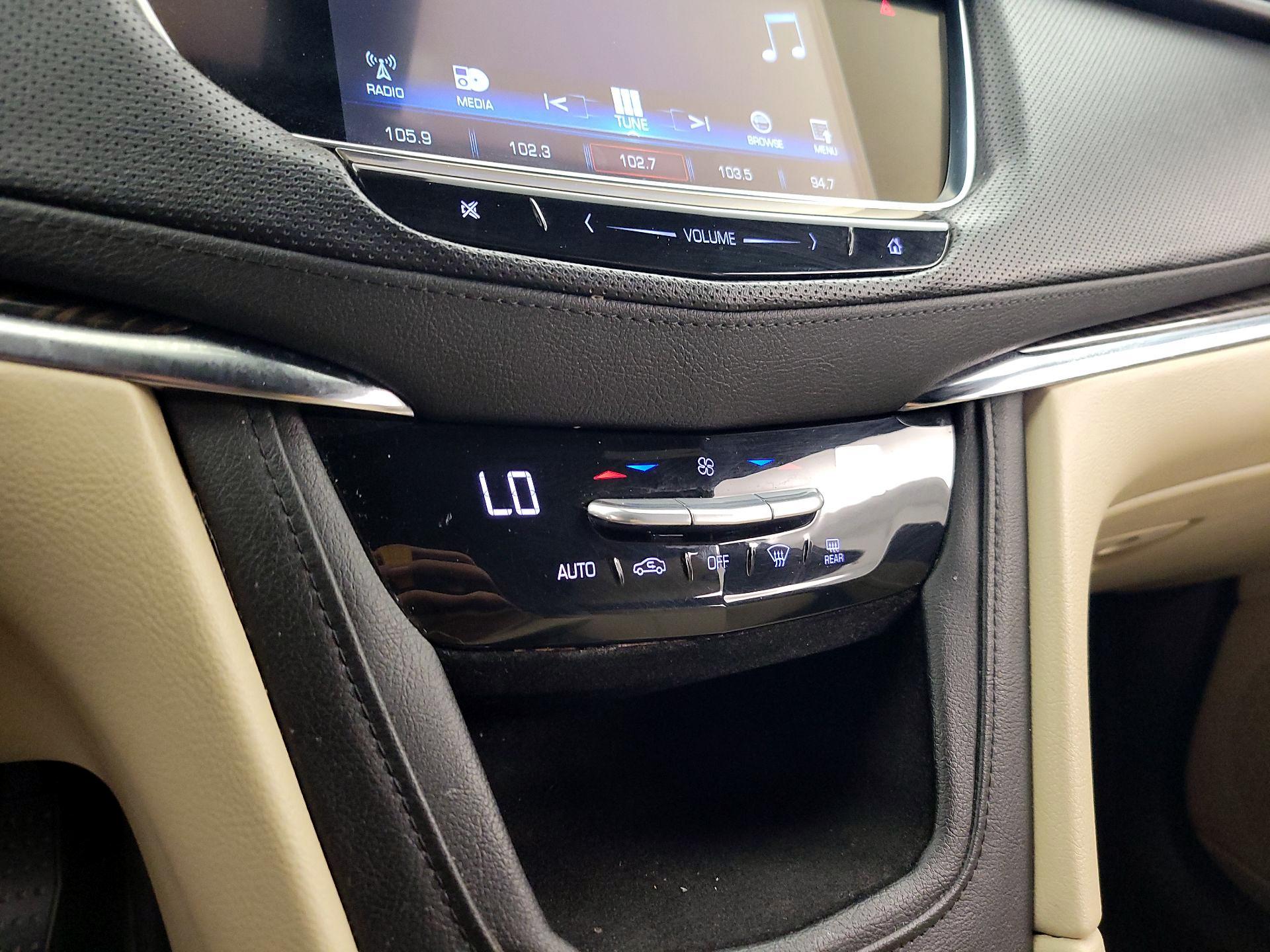Thumbnail: 2017 Cadillac XT5 - 16