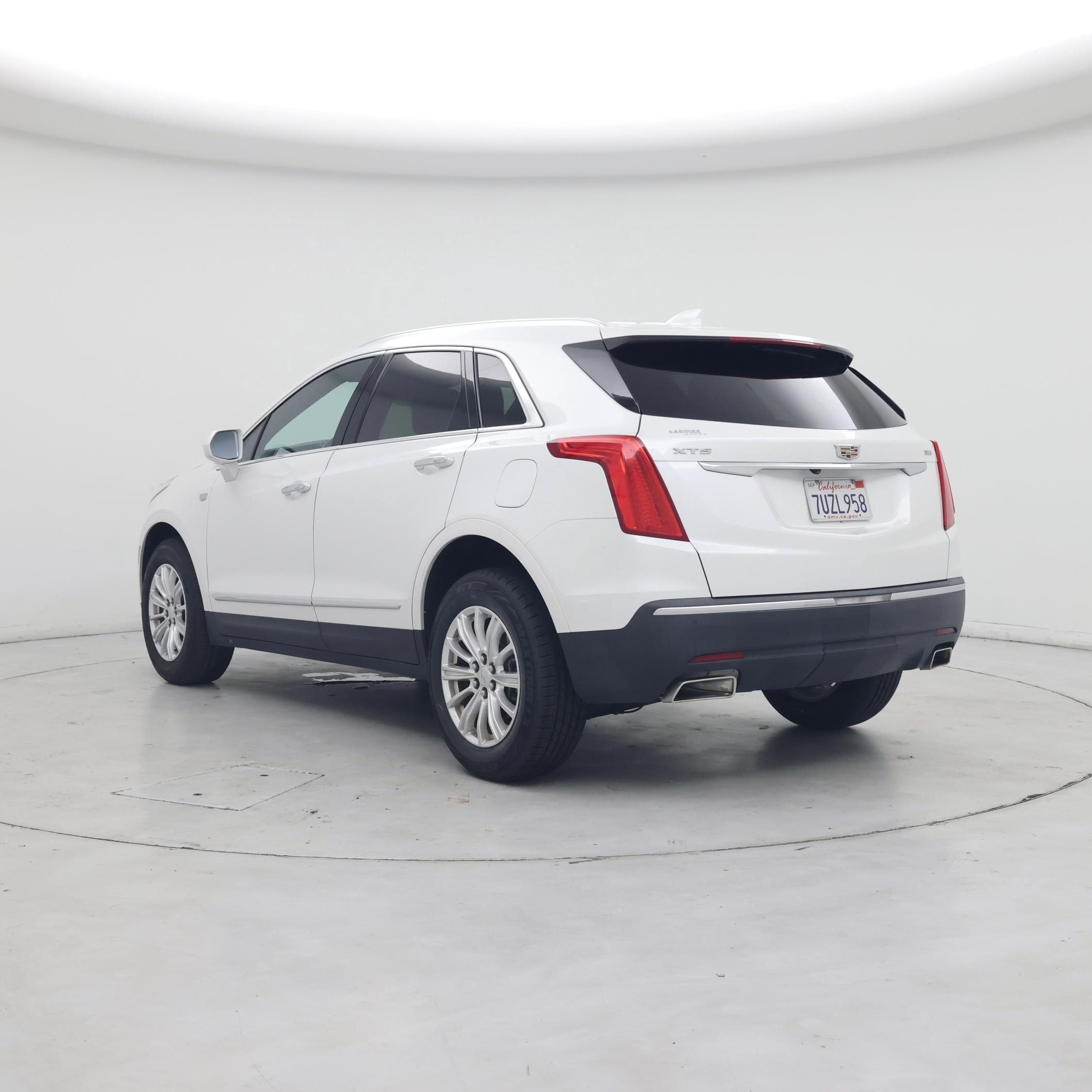 Thumbnail: 2017 Cadillac XT5 - 2
