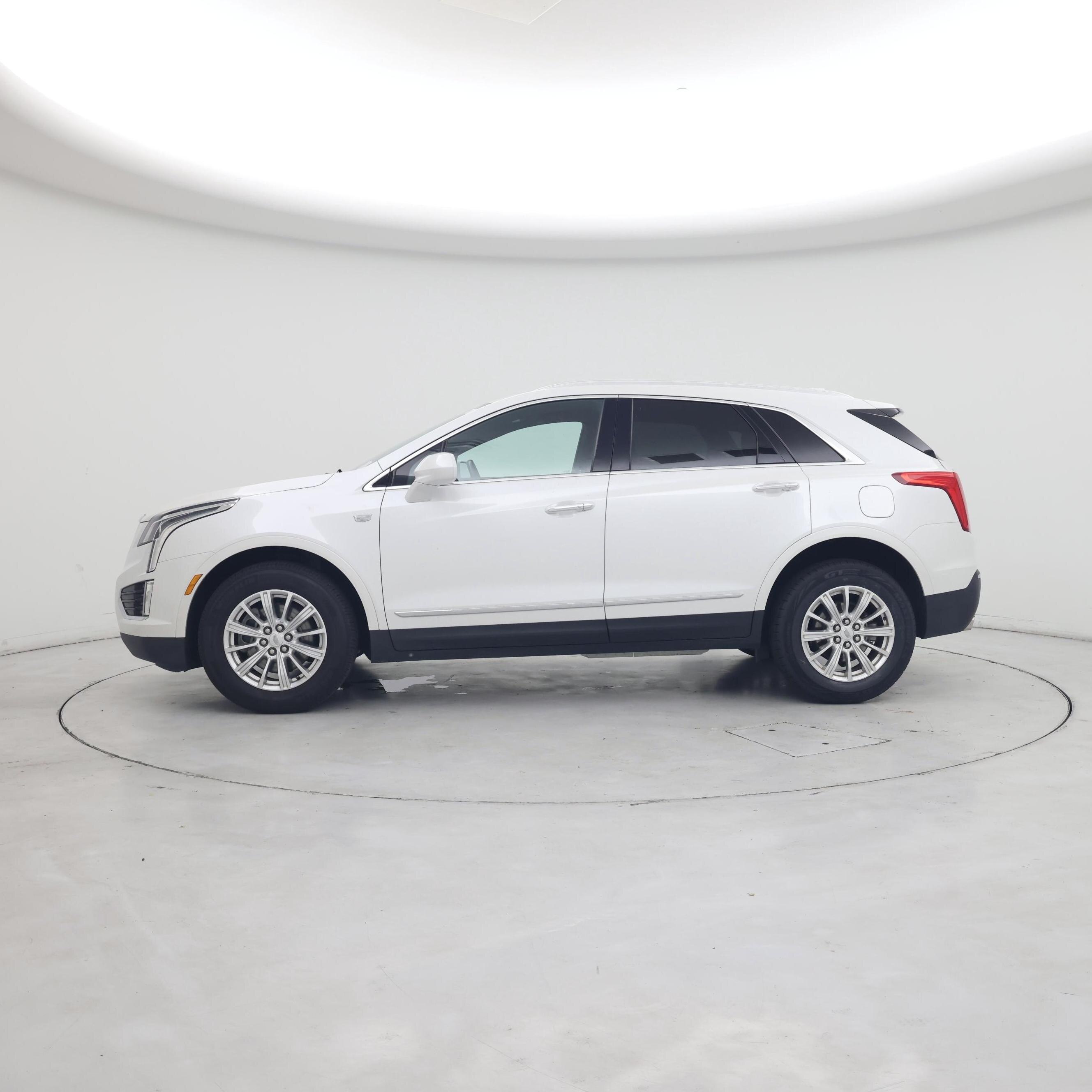 Thumbnail: 2017 Cadillac XT5 - 3