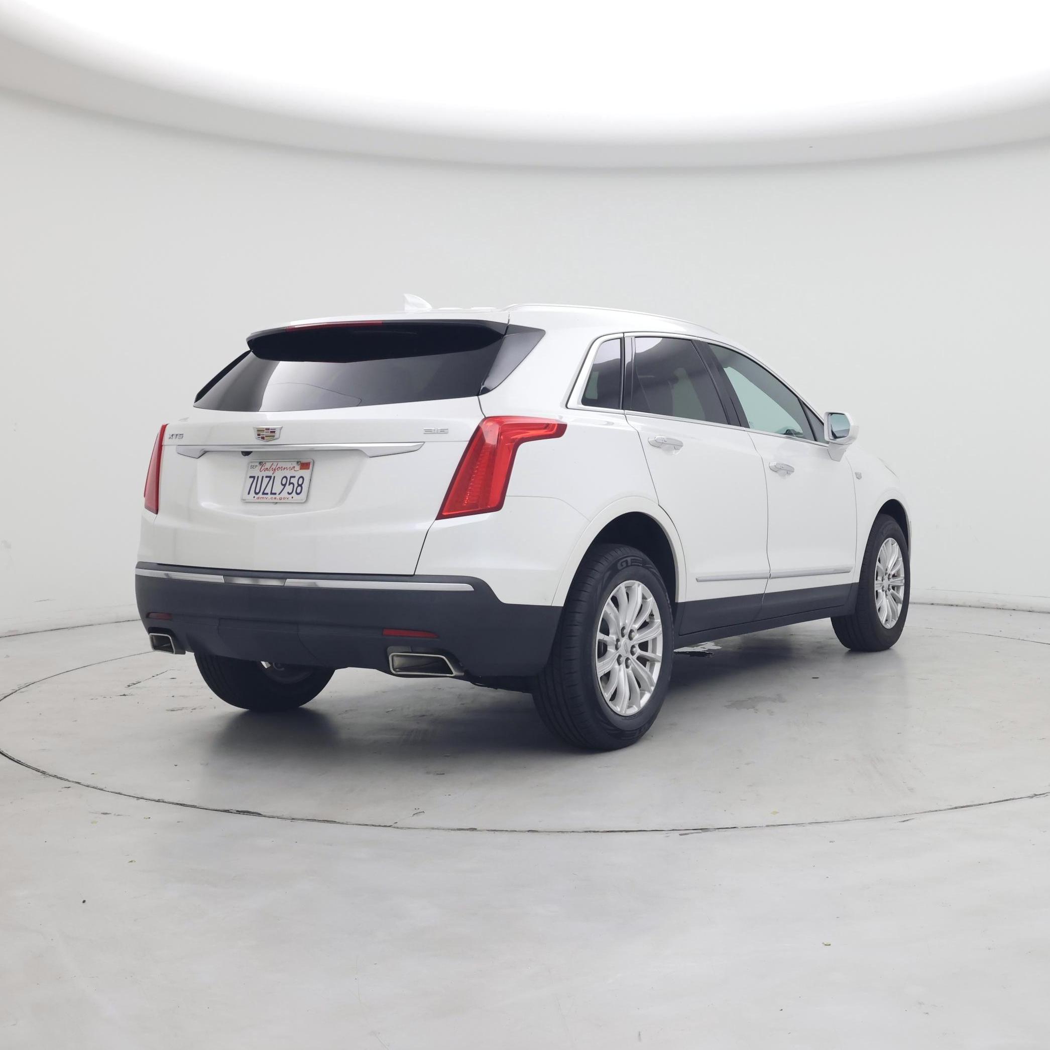 Thumbnail: 2017 Cadillac XT5 - 8