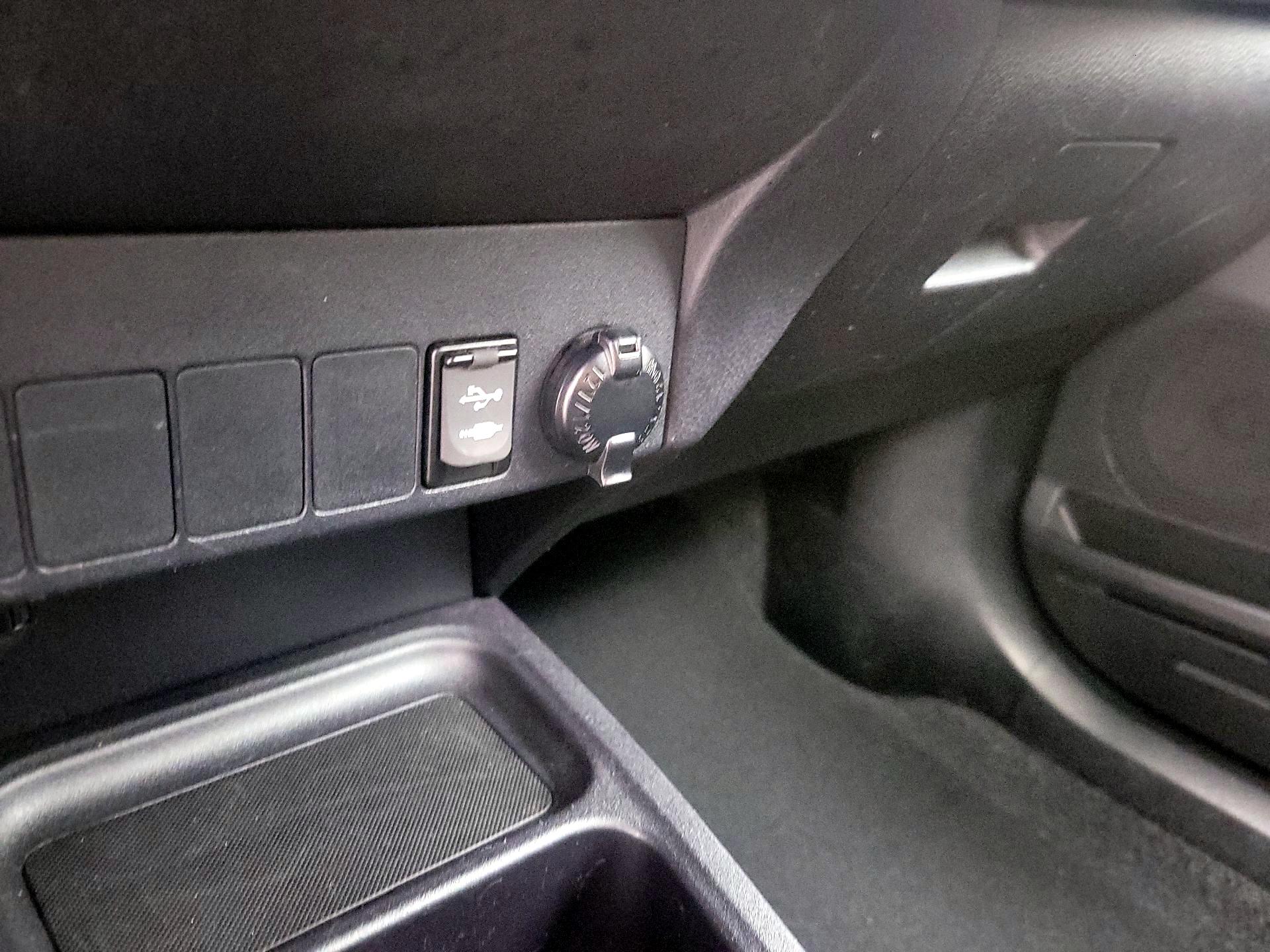 Thumbnail: 2018 Toyota RAV4 - 18