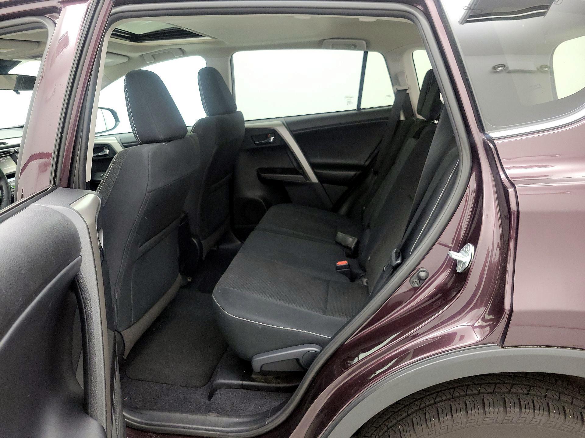 Thumbnail: 2018 Toyota RAV4 - 20