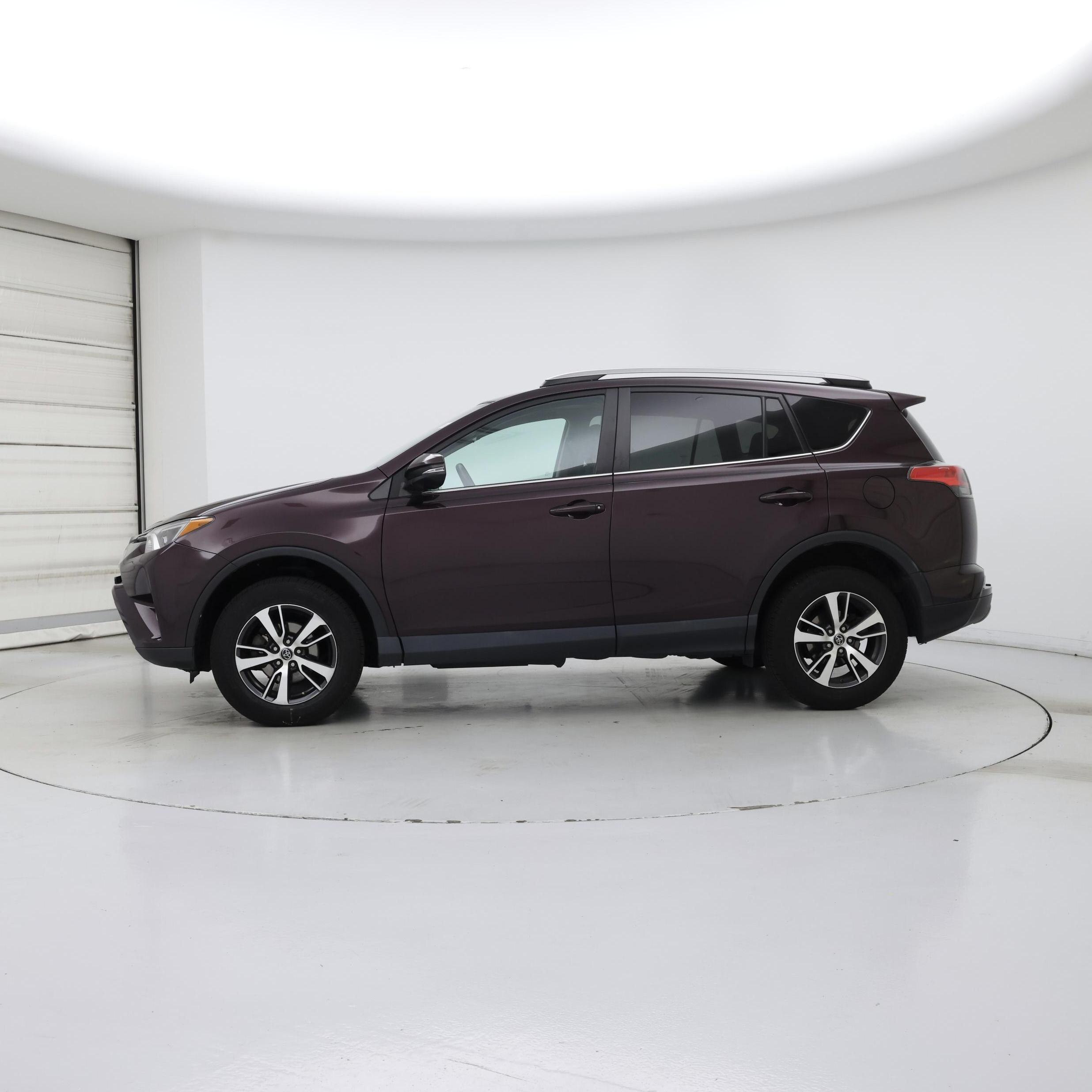 Thumbnail: 2018 Toyota RAV4 - 3