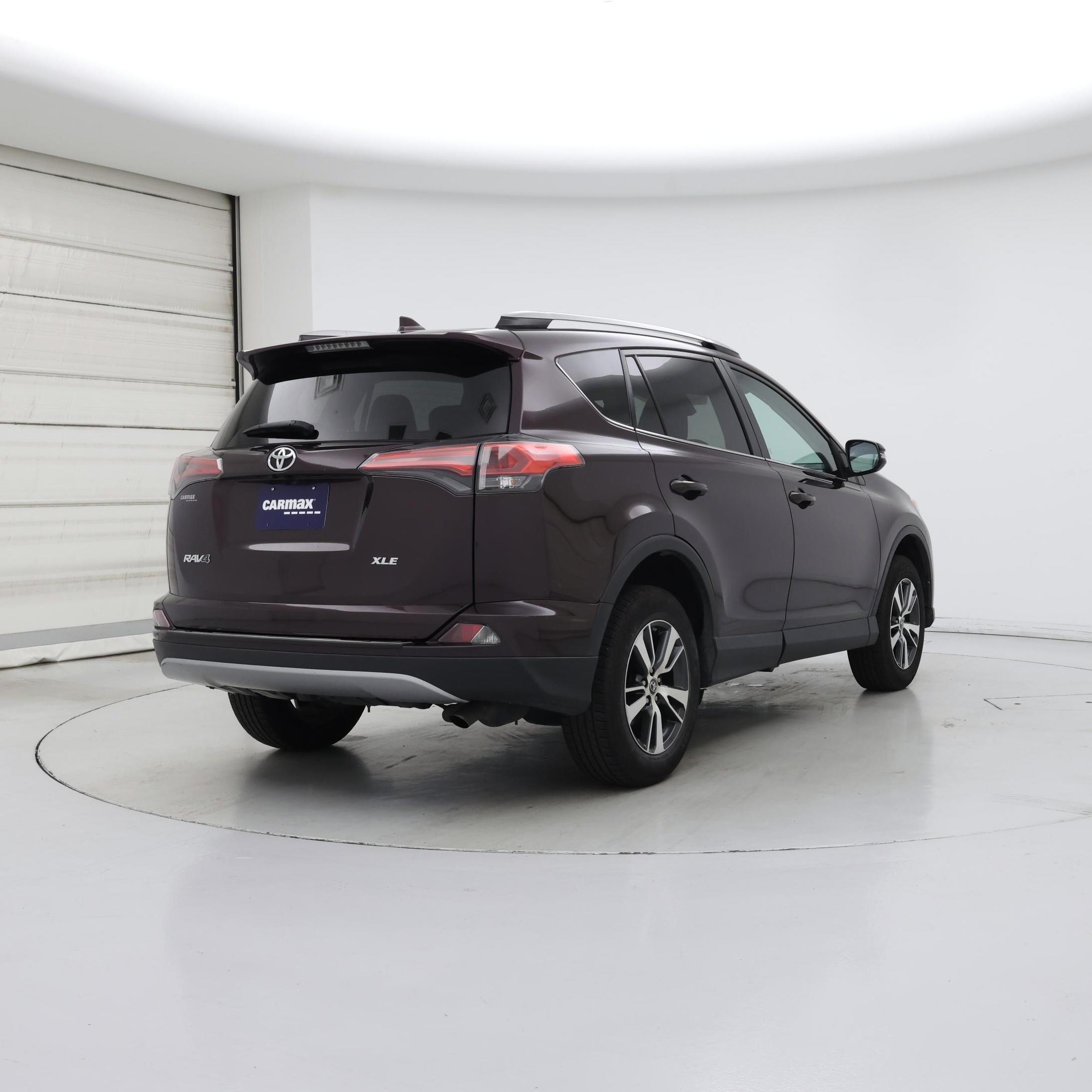 Thumbnail: 2018 Toyota RAV4 - 8