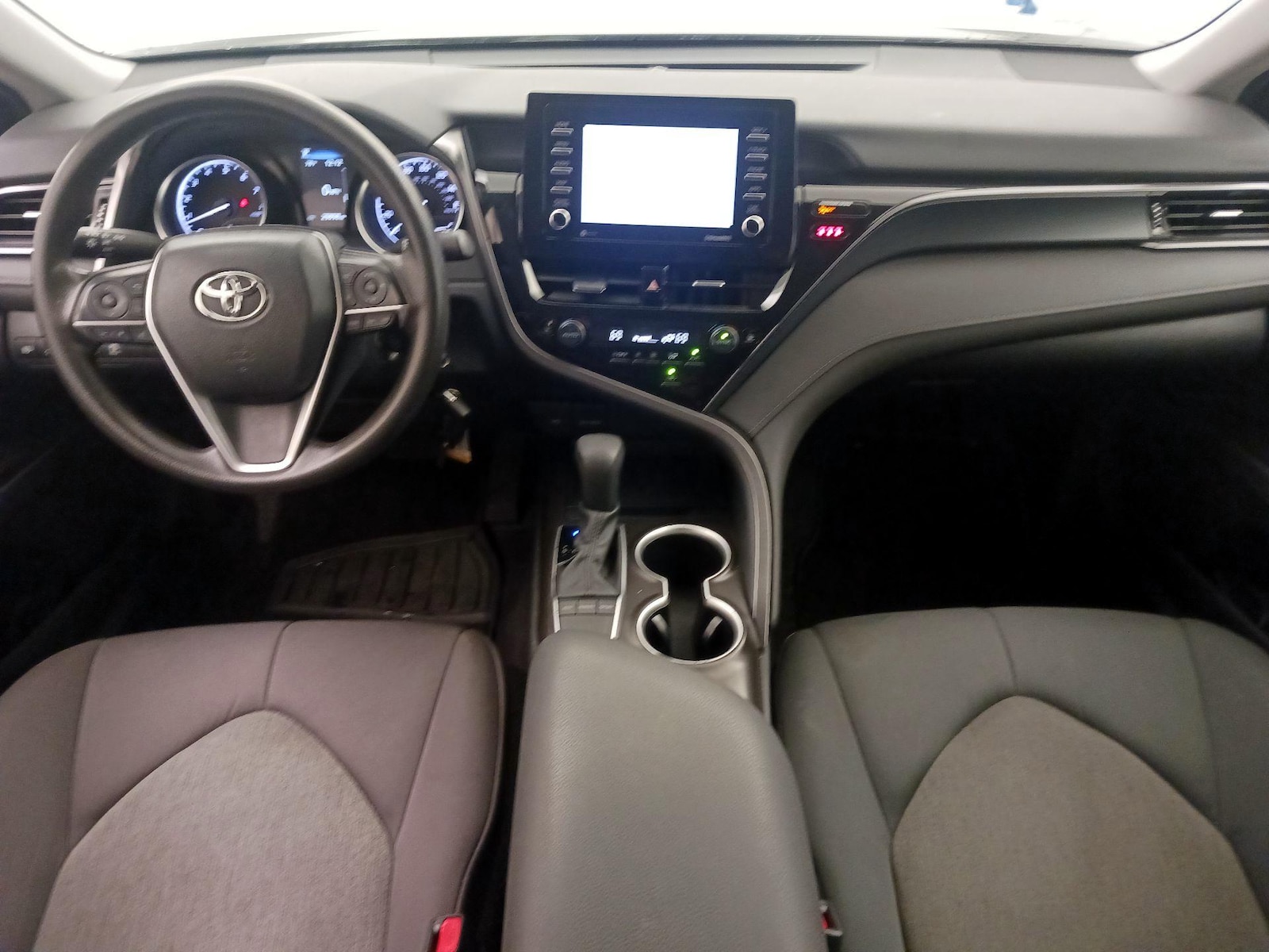 2024 Toyota Camry LE - Photo 10