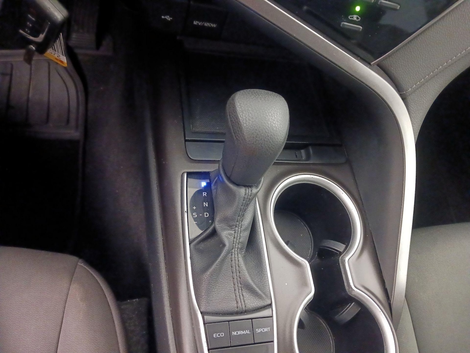 2024 Toyota Camry LE - Photo 18