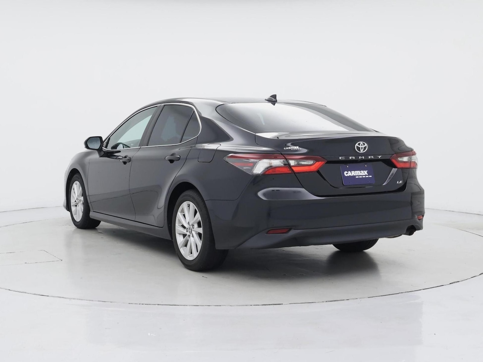 2024 Toyota Camry LE - Photo 3