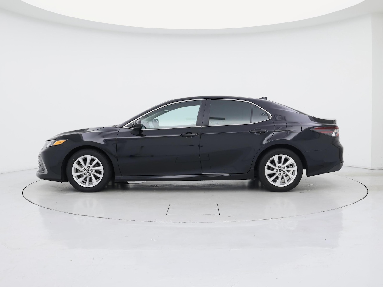 2024 Toyota Camry LE - Photo 4