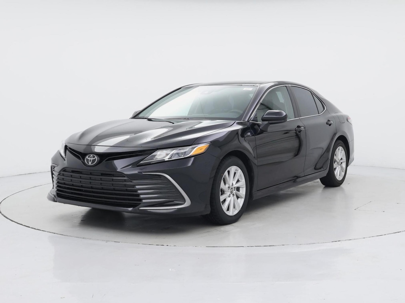 2024 Toyota Camry LE - Photo 5
