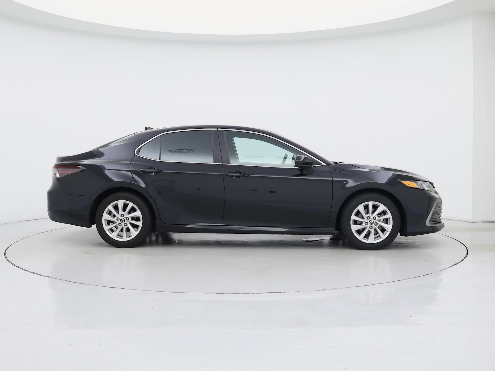 2024 Toyota Camry LE - Photo 8