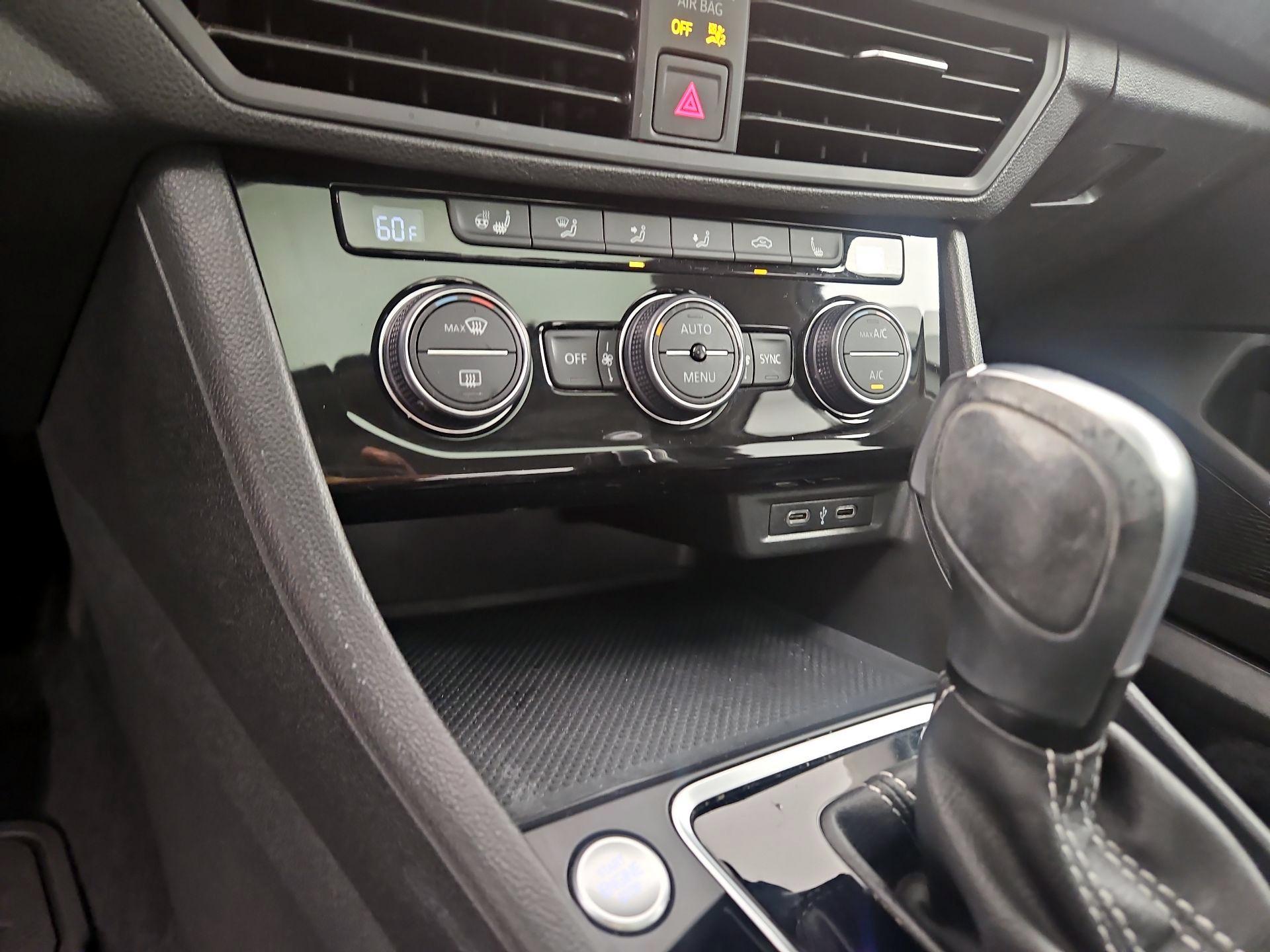 Thumbnail: 2021 Volkswagen Jetta - 16