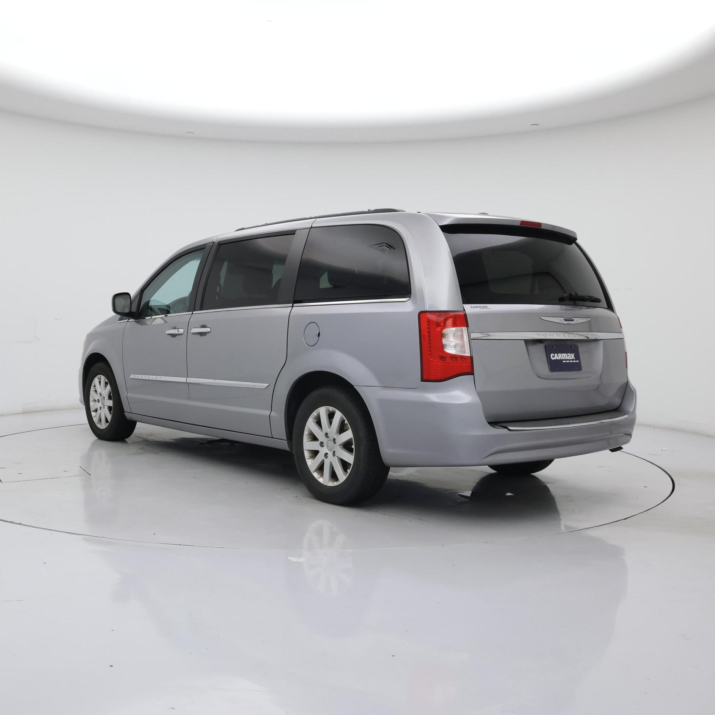 Thumbnail: 2016 Chrysler Town & Country - 2