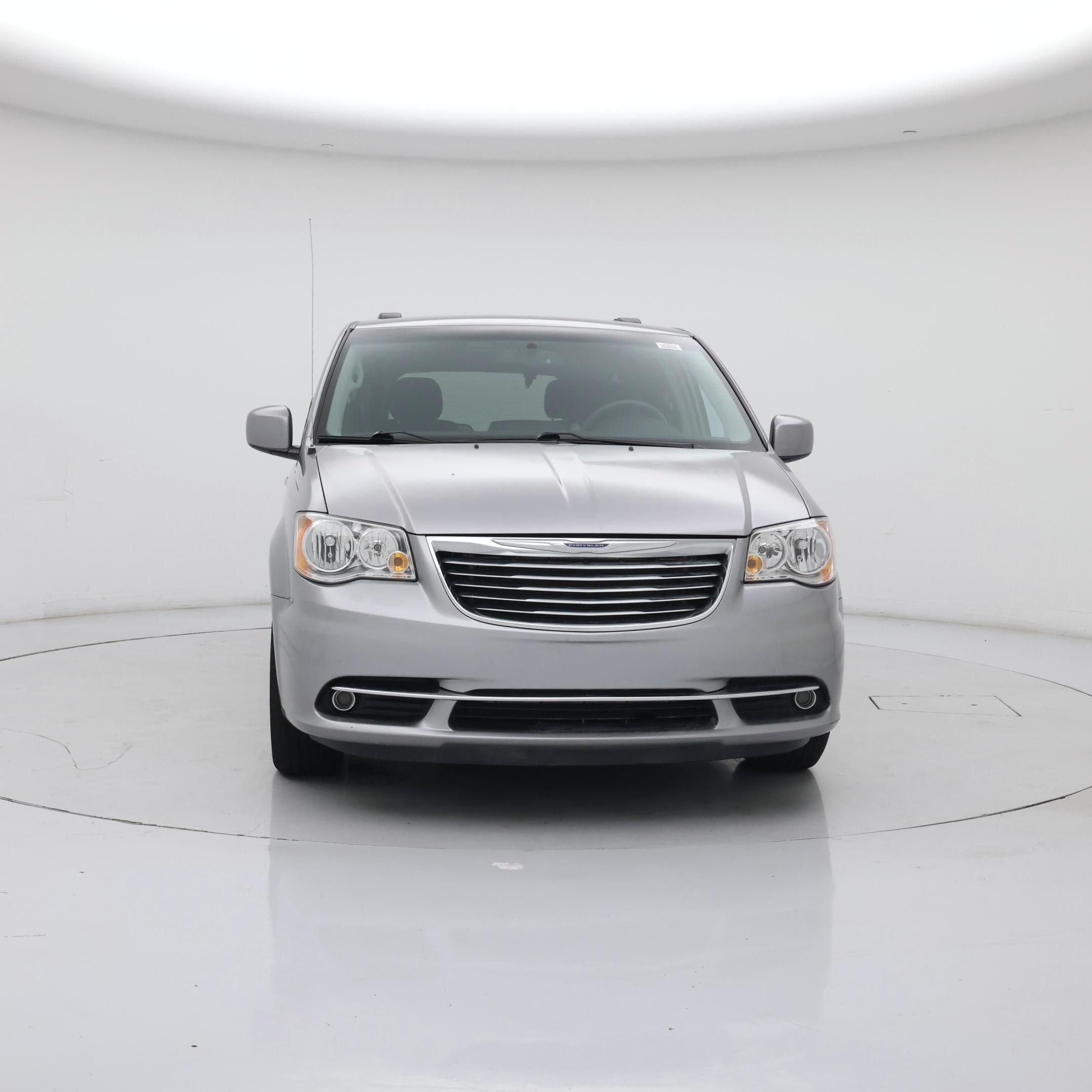 Thumbnail: 2016 Chrysler Town & Country - 5