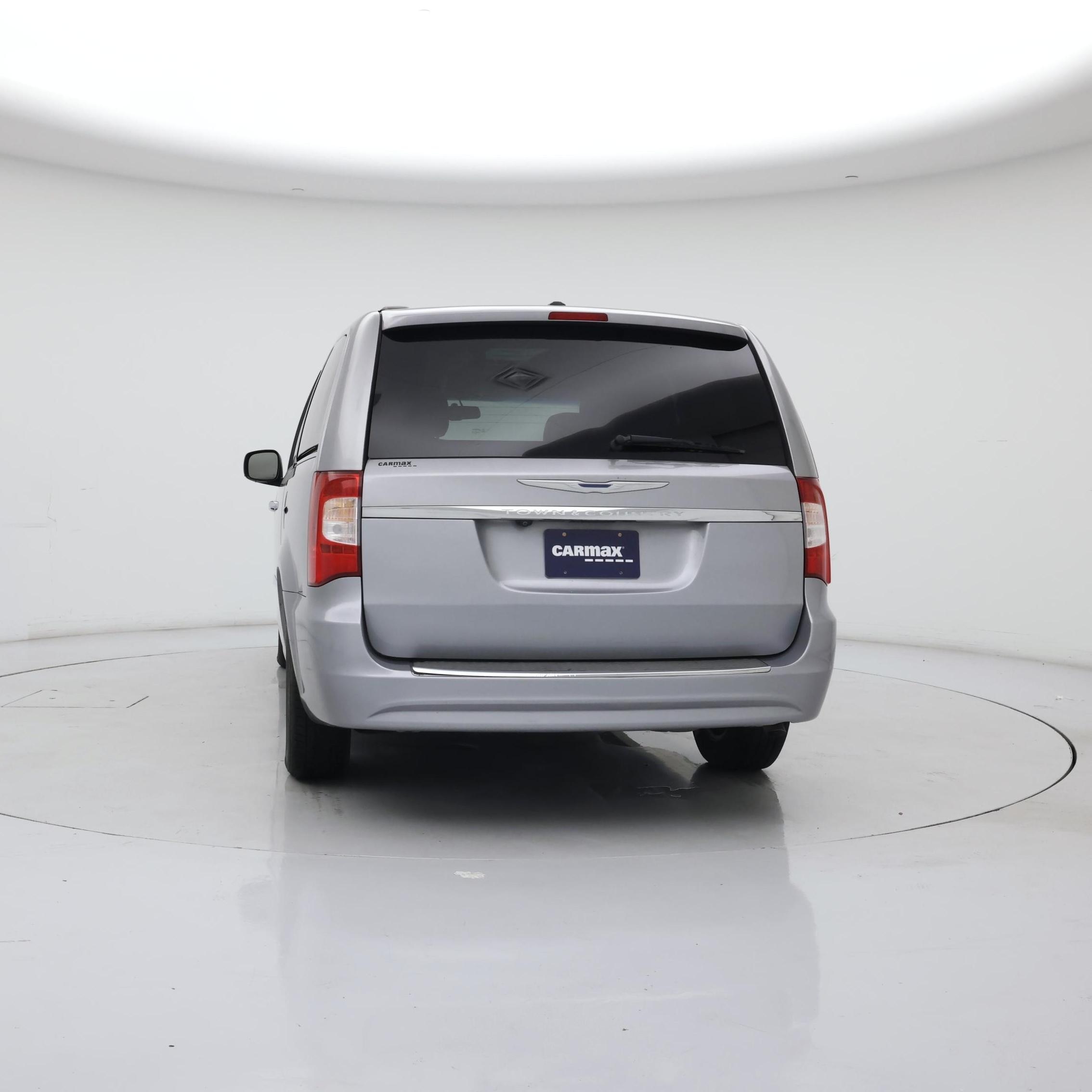 Thumbnail: 2016 Chrysler Town & Country - 6