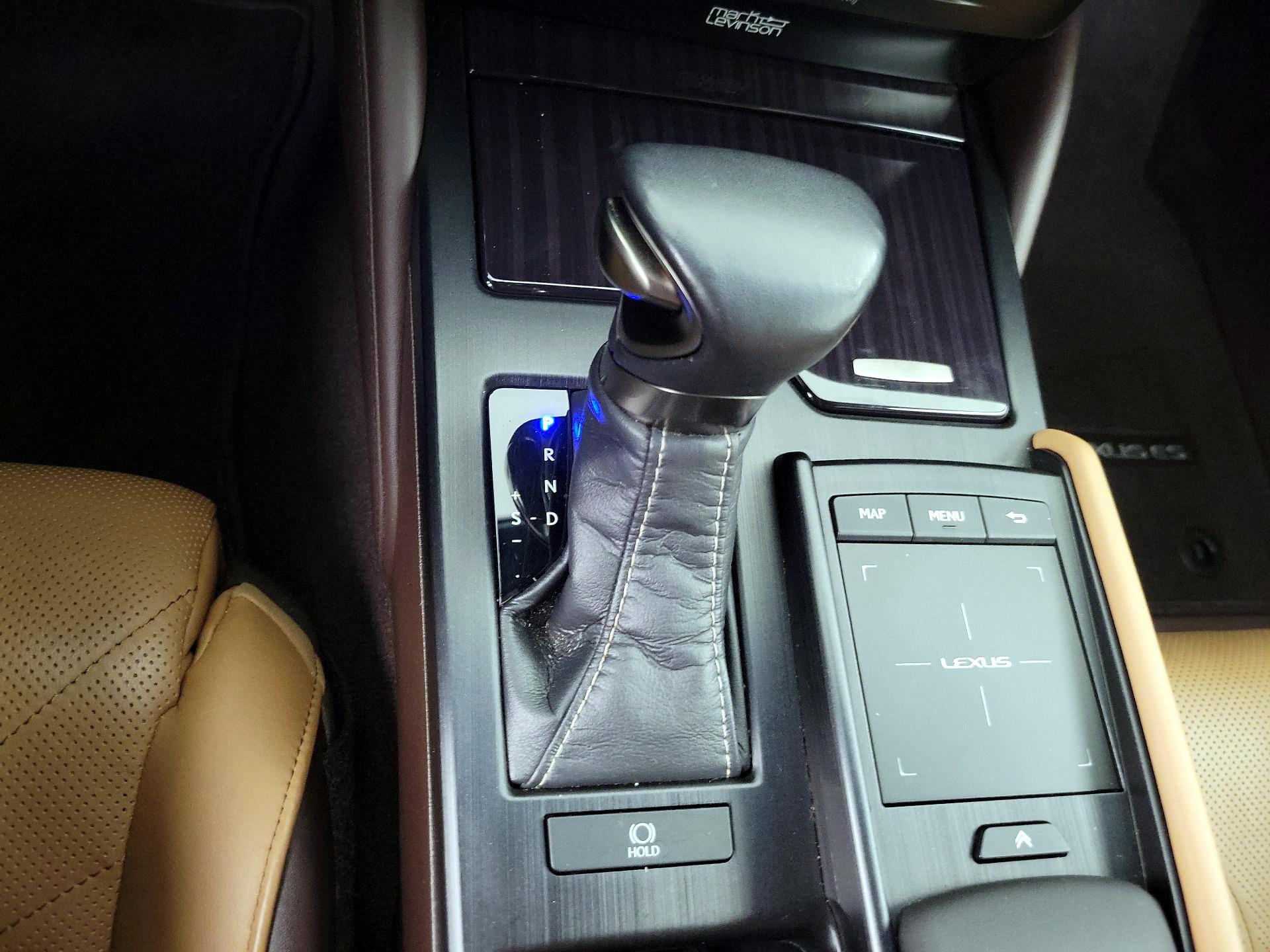 Thumbnail: 2020 Lexus ES - 17