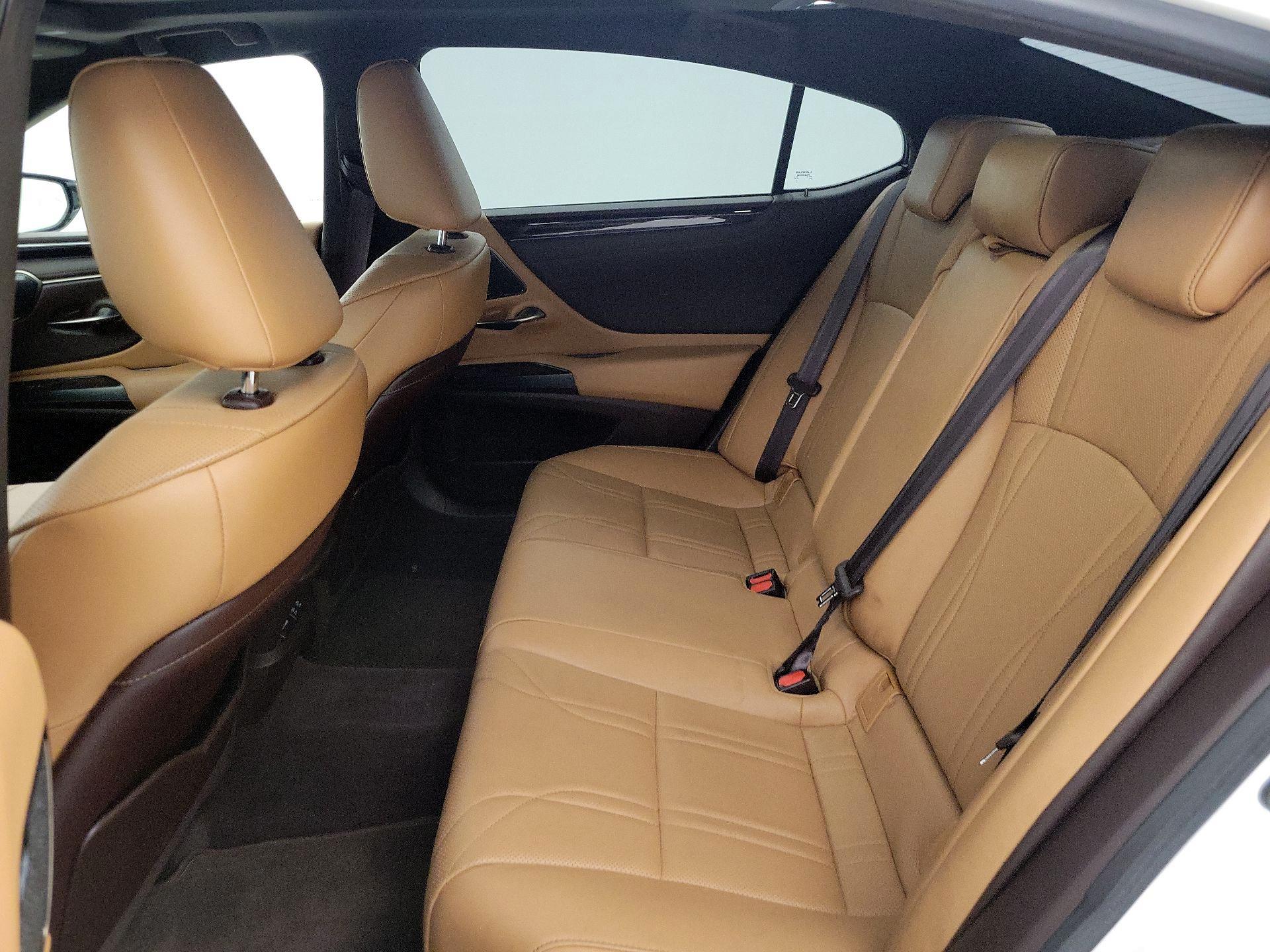 Thumbnail: 2020 Lexus ES - 19