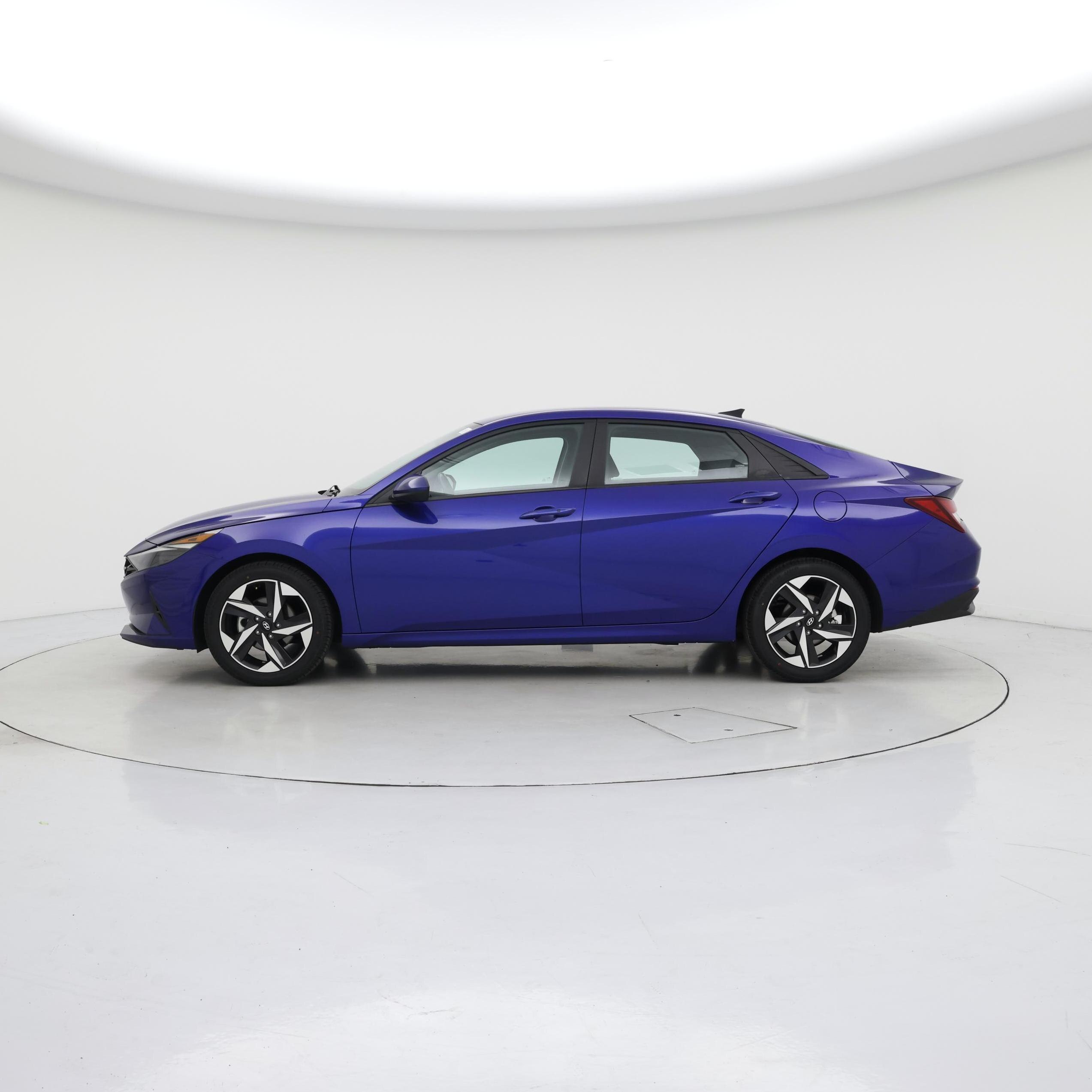 Thumbnail: 2023 Hyundai Elantra - 3
