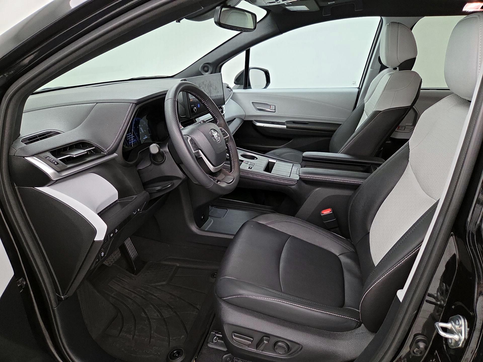 Thumbnail: 2025 Toyota Sienna - 11