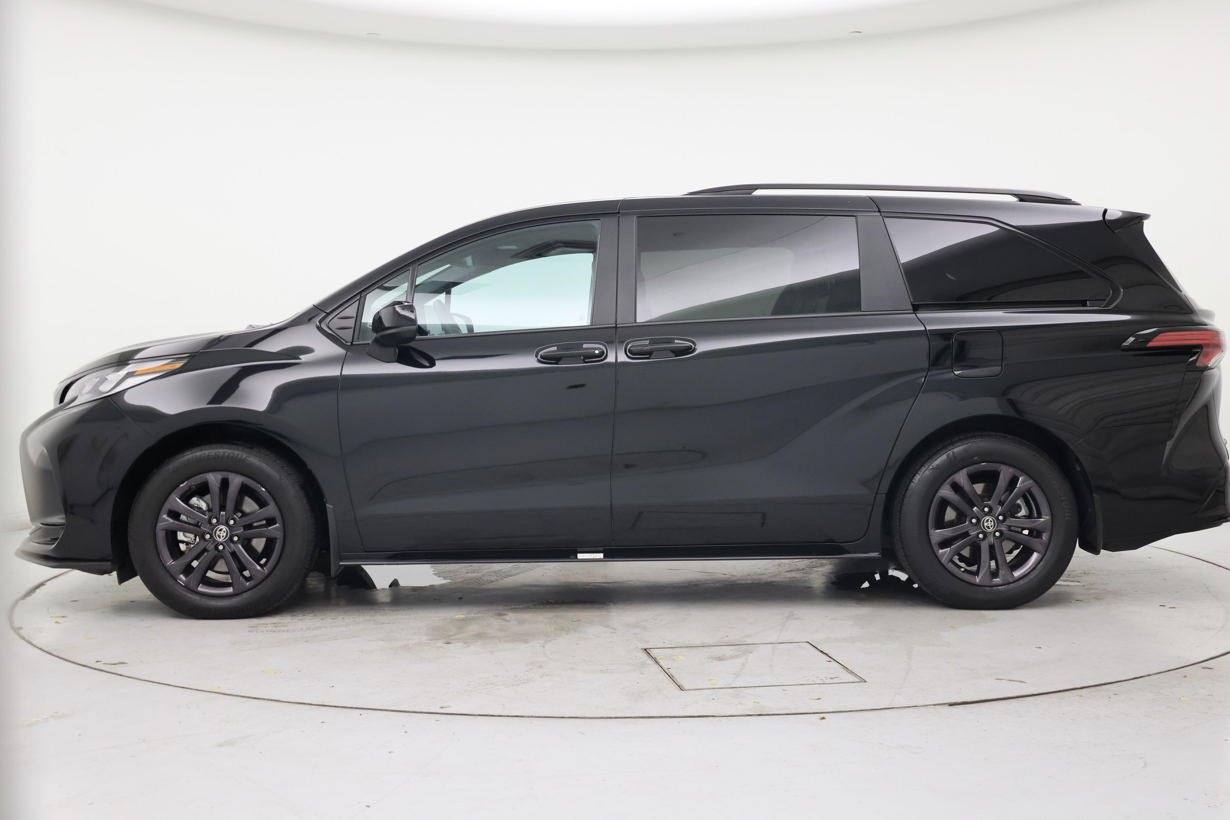 Thumbnail: 2025 Toyota Sienna - 3