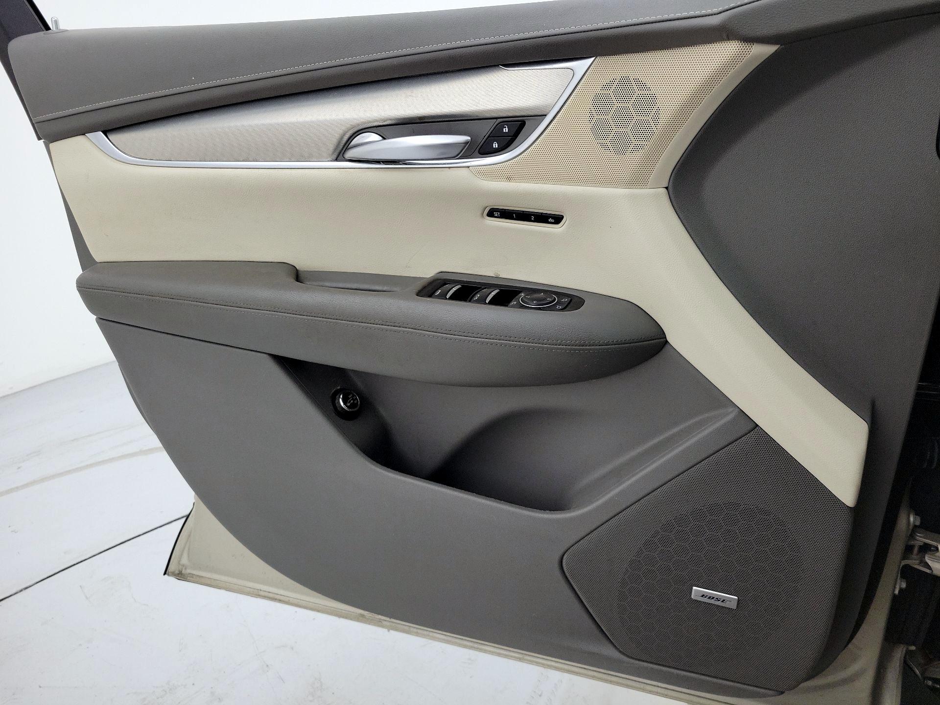 Thumbnail: 2017 Cadillac XT5 - 12