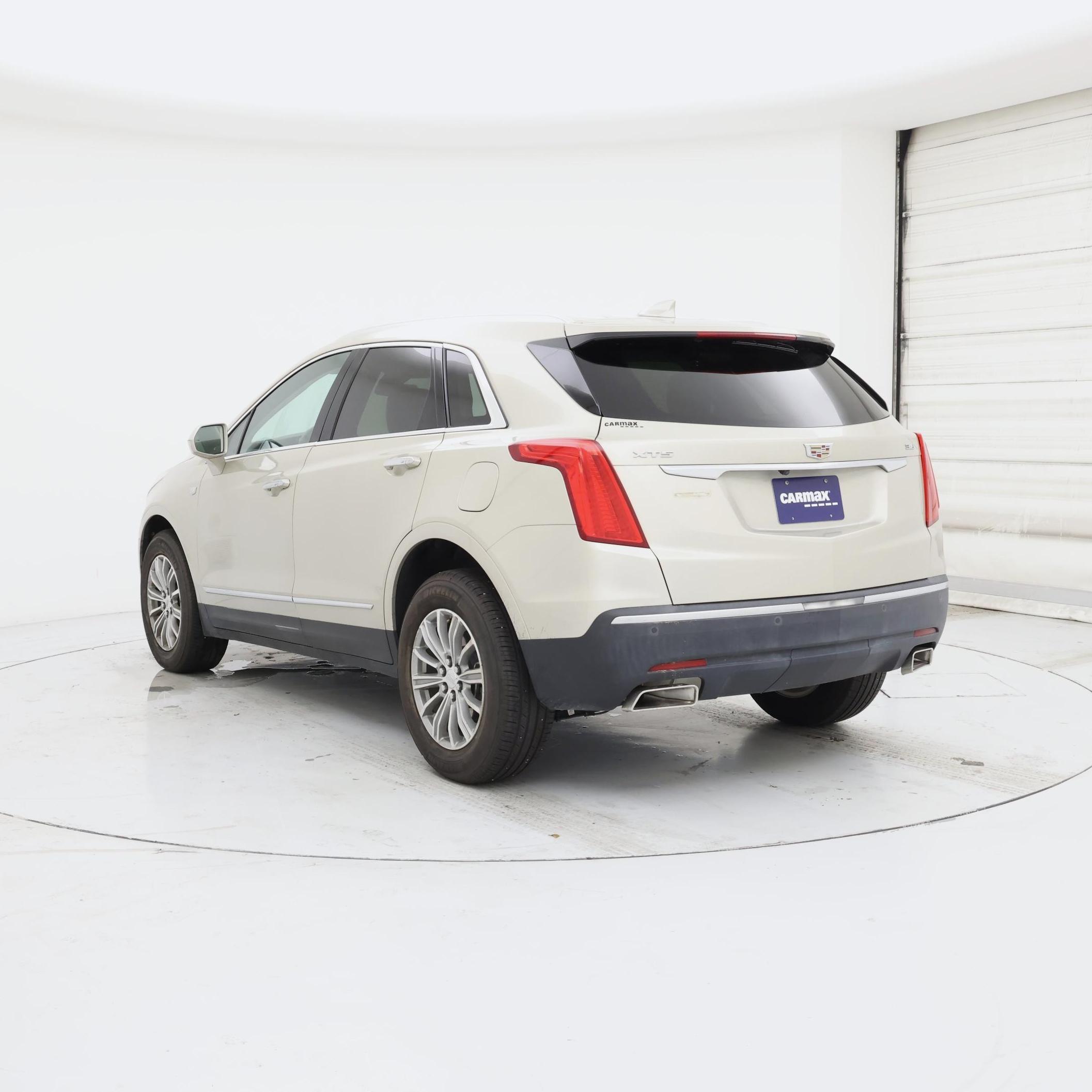 Thumbnail: 2017 Cadillac XT5 - 2
