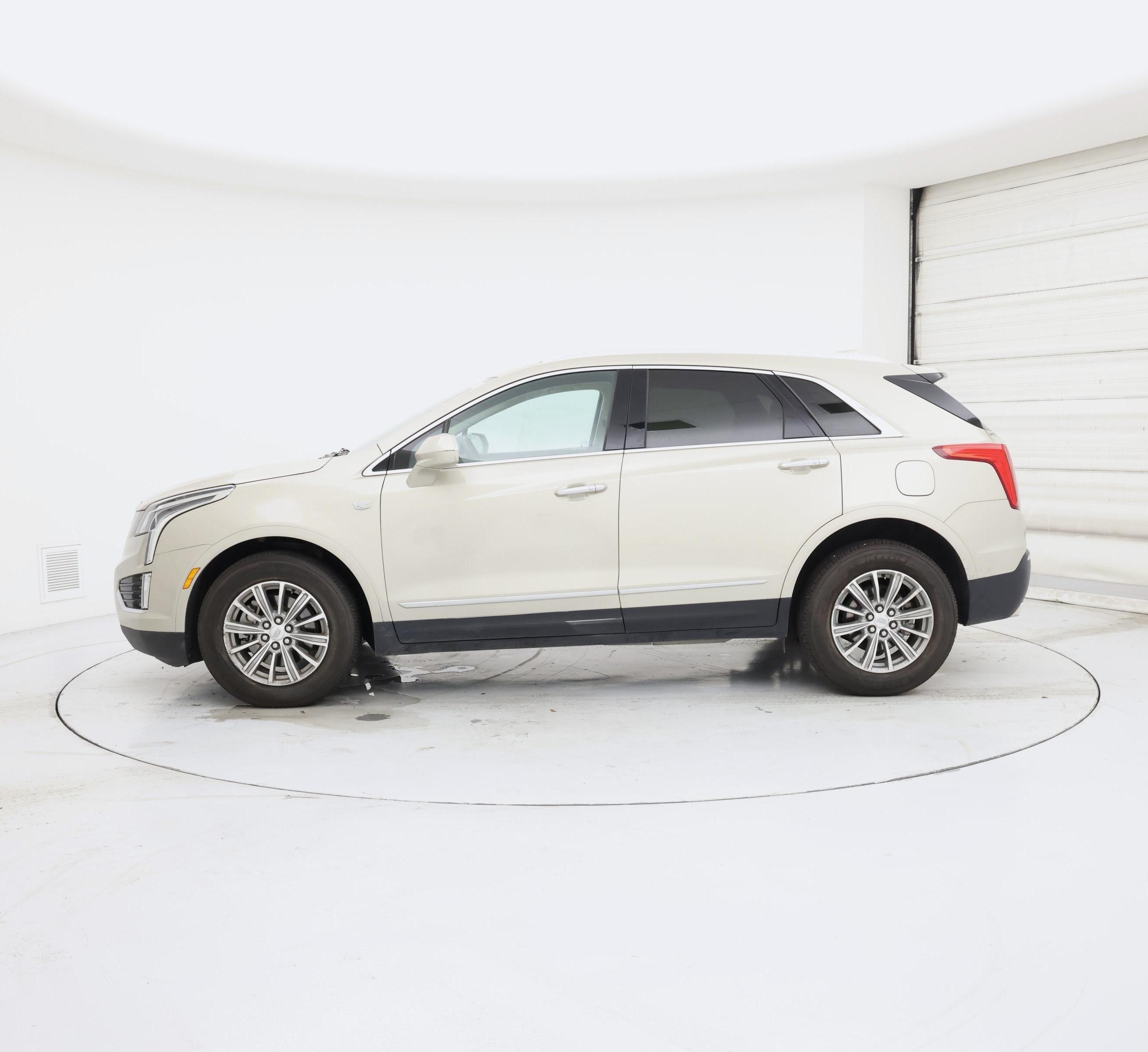 Thumbnail: 2017 Cadillac XT5 - 3