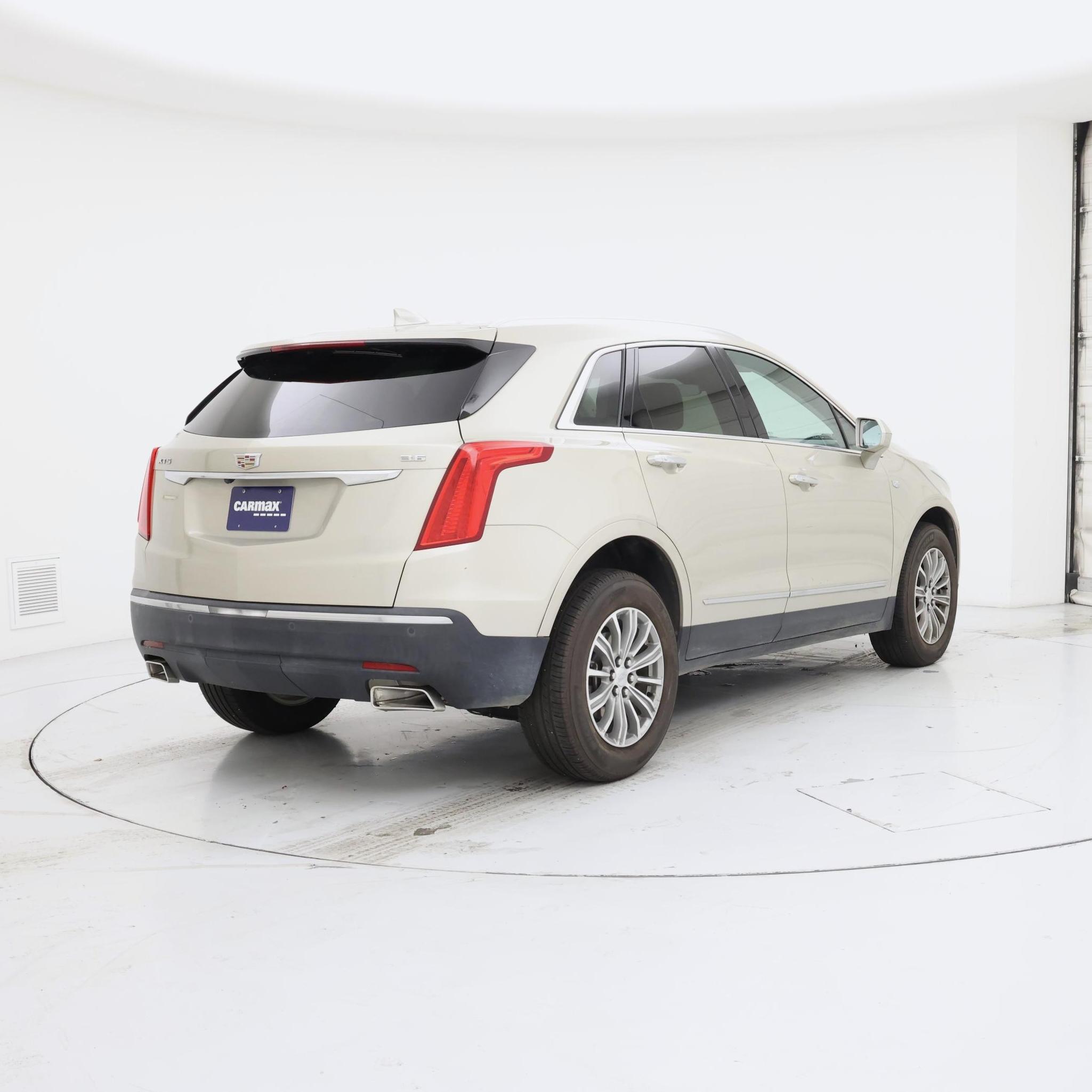Thumbnail: 2017 Cadillac XT5 - 8