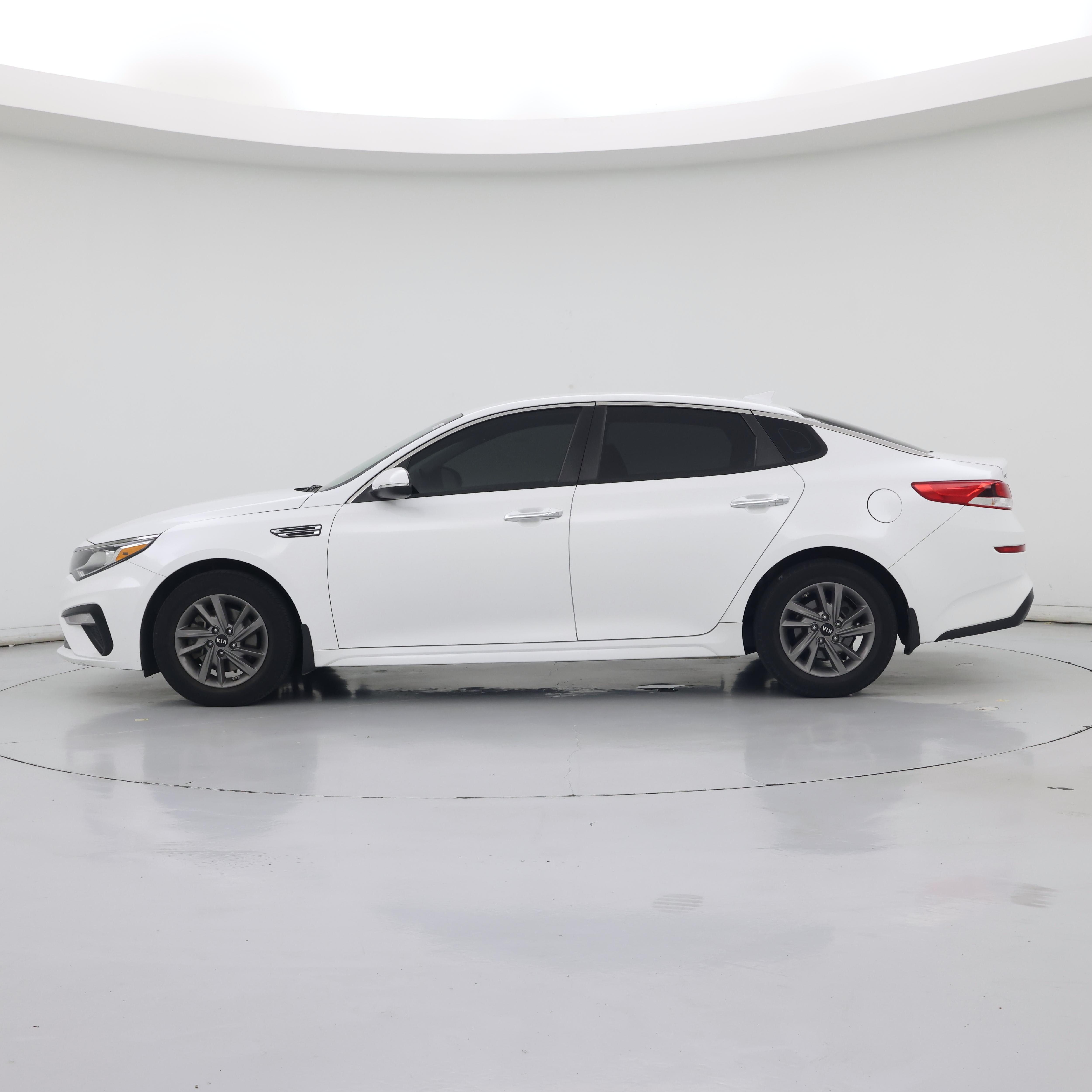 Thumbnail: 2020 Kia Optima - 3