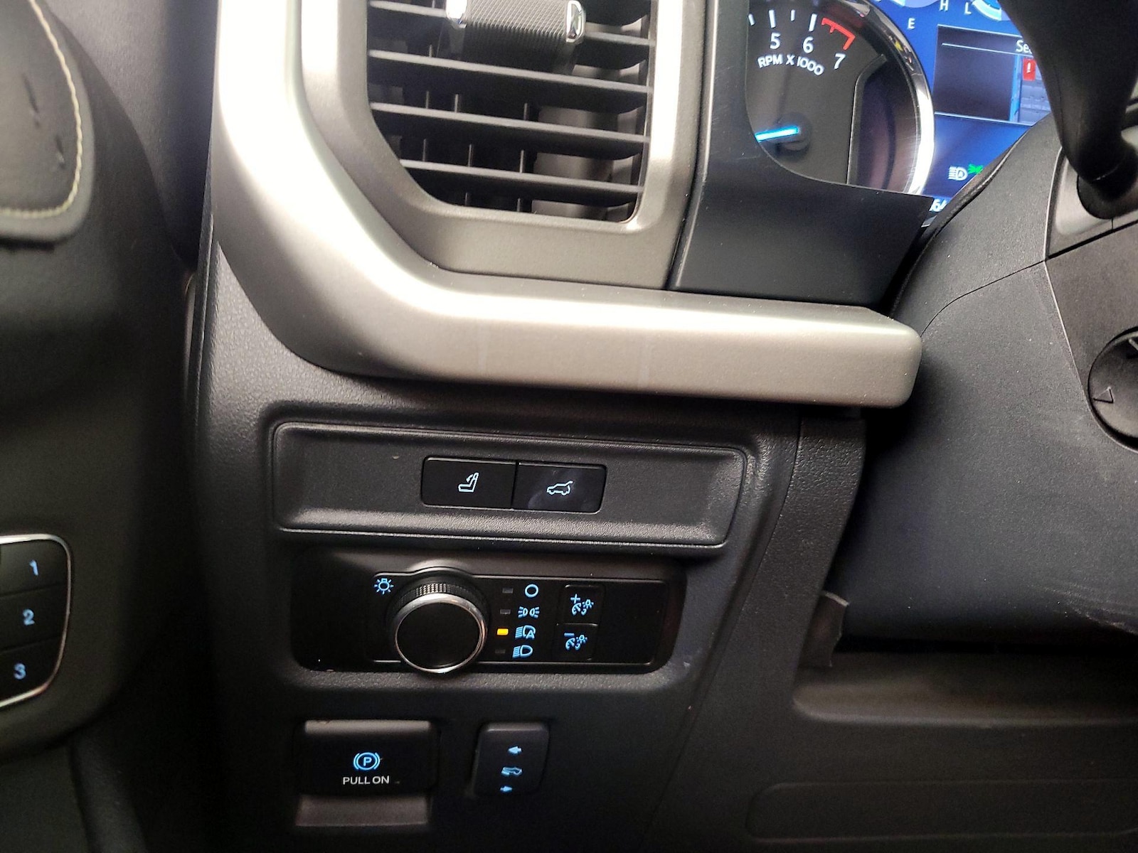 2023 Ford Expedition XLT - Photo 14