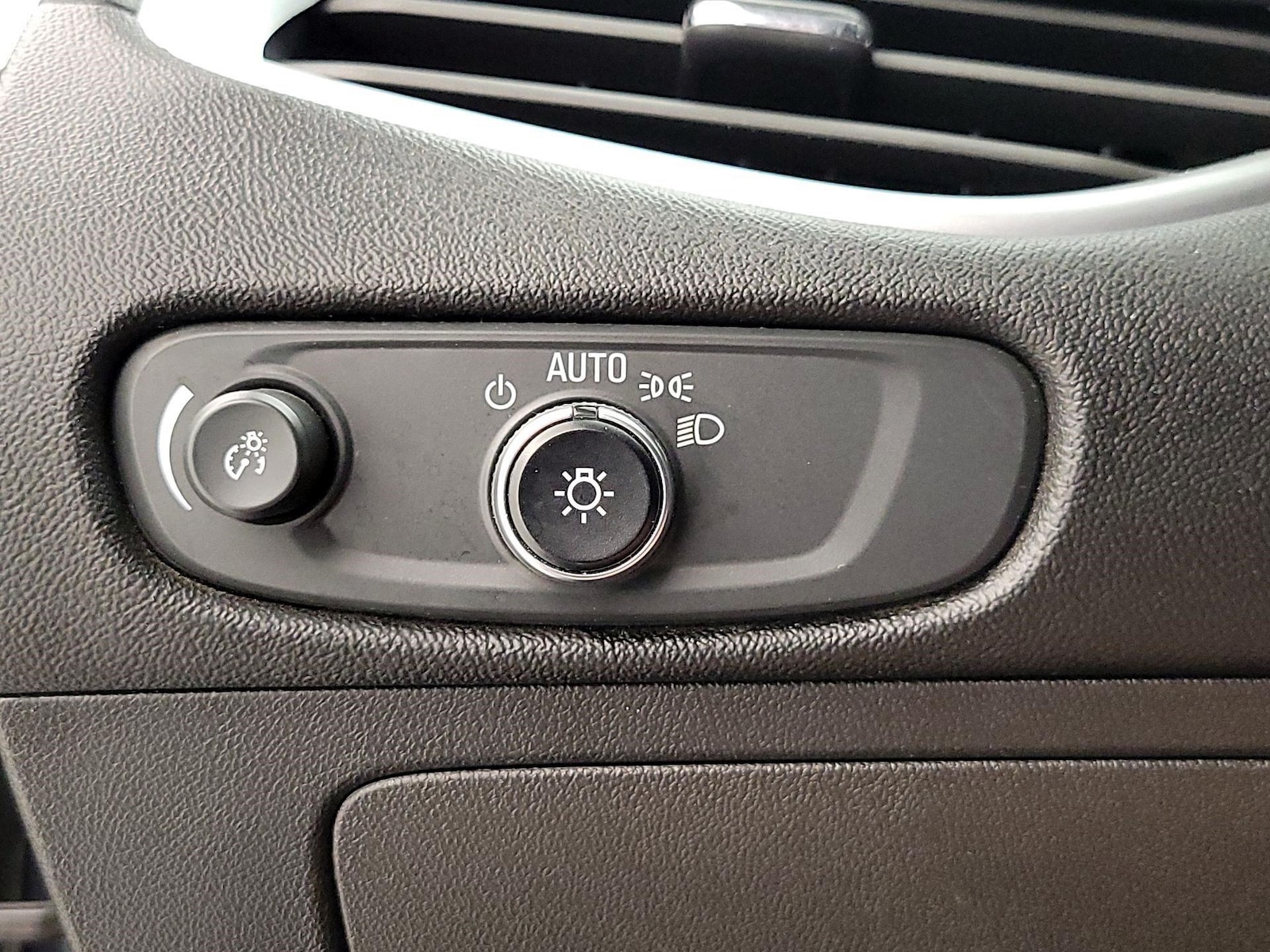 2023 Chevrolet Malibu 1LT - Photo 14