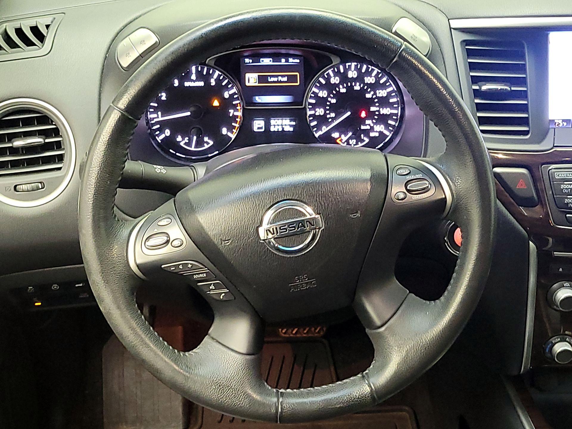 Thumbnail: 2015 Nissan Pathfinder - 10