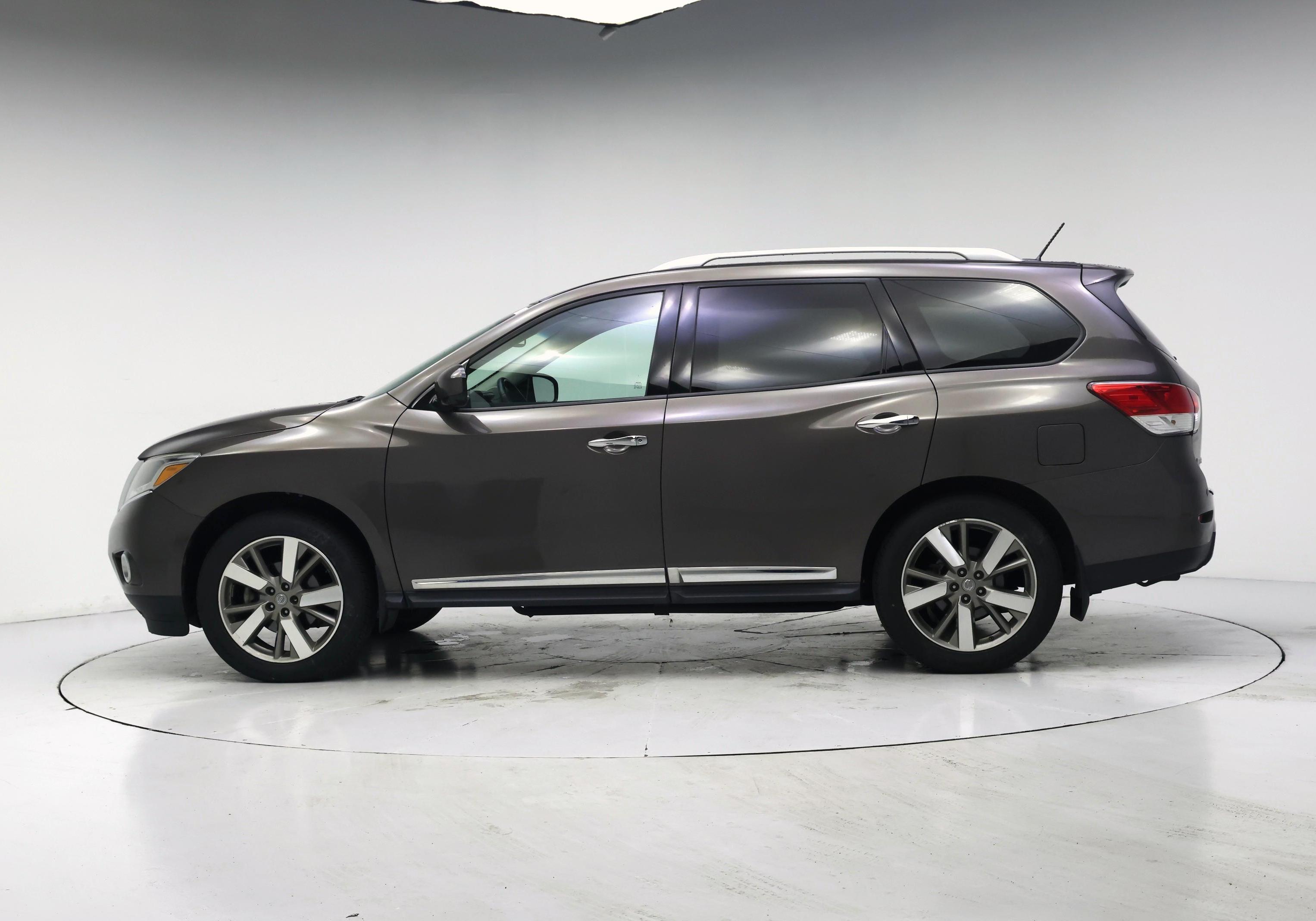Thumbnail: 2015 Nissan Pathfinder - 3