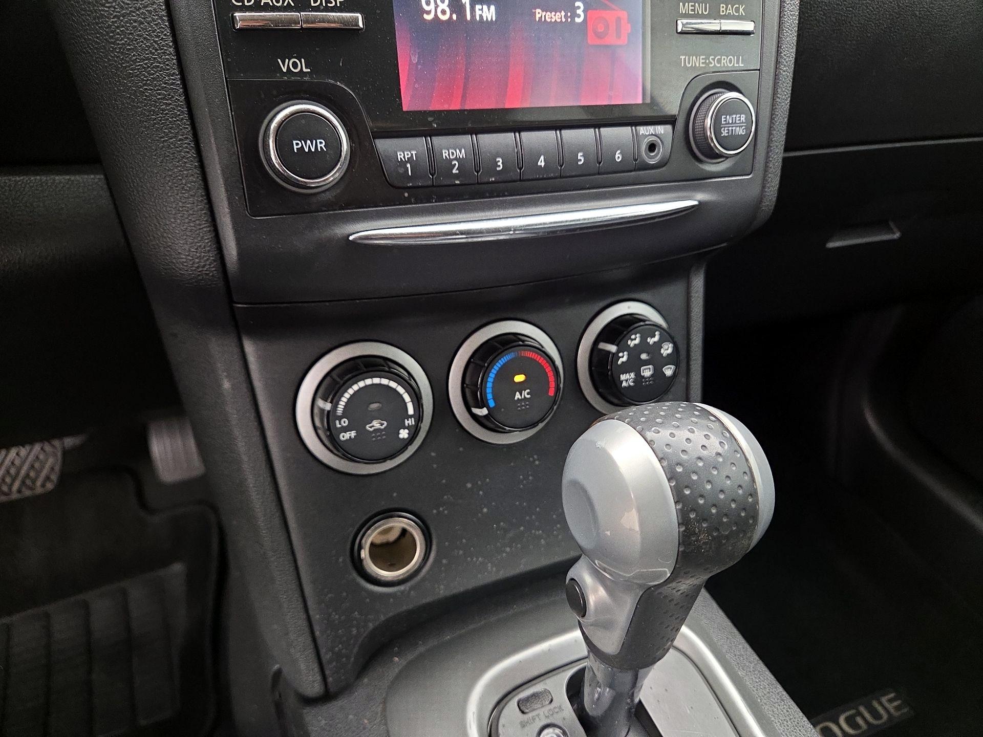 Thumbnail: 2015 Nissan Rogue - 16