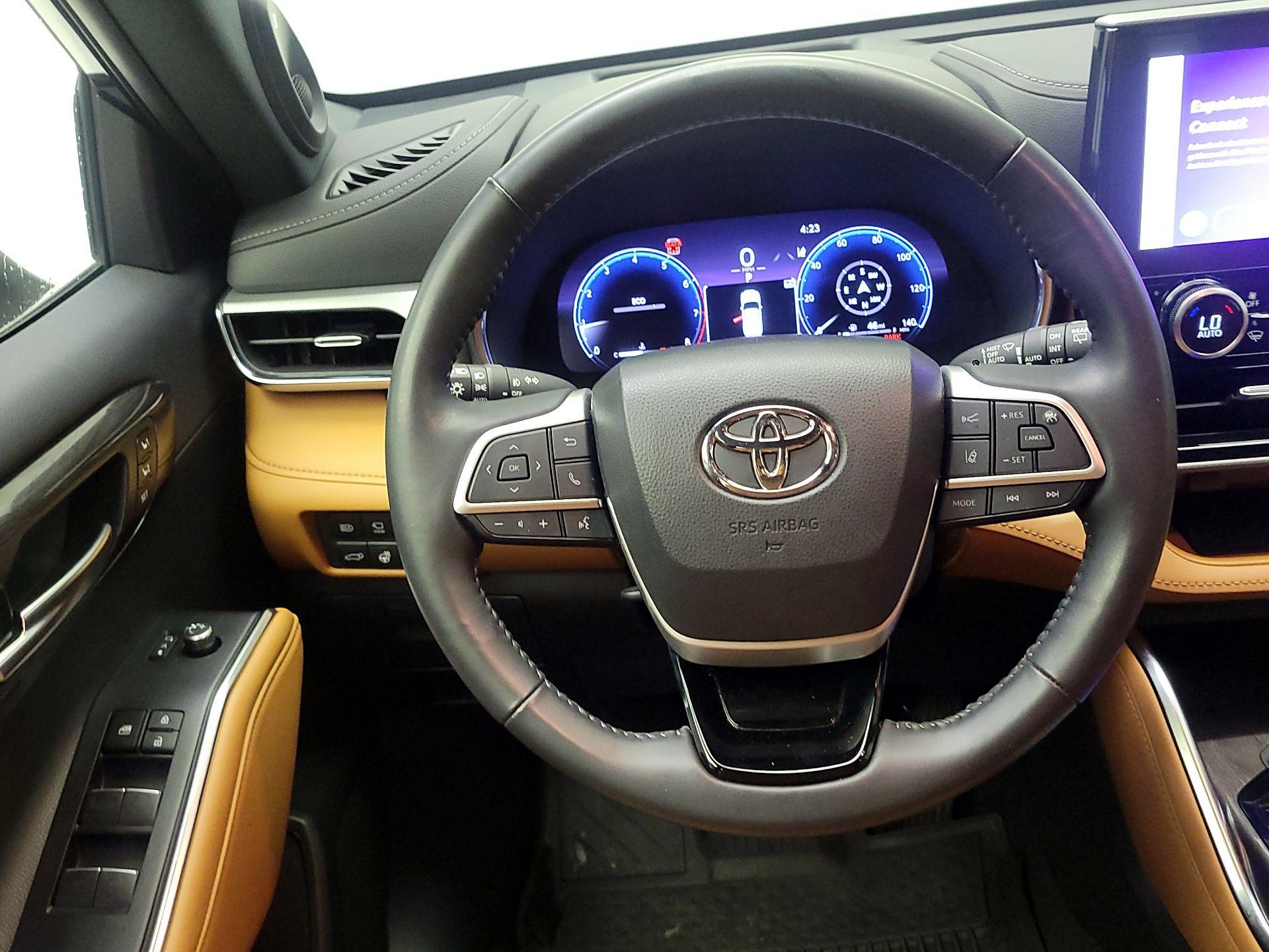 Thumbnail: 2023 Toyota Highlander - 10