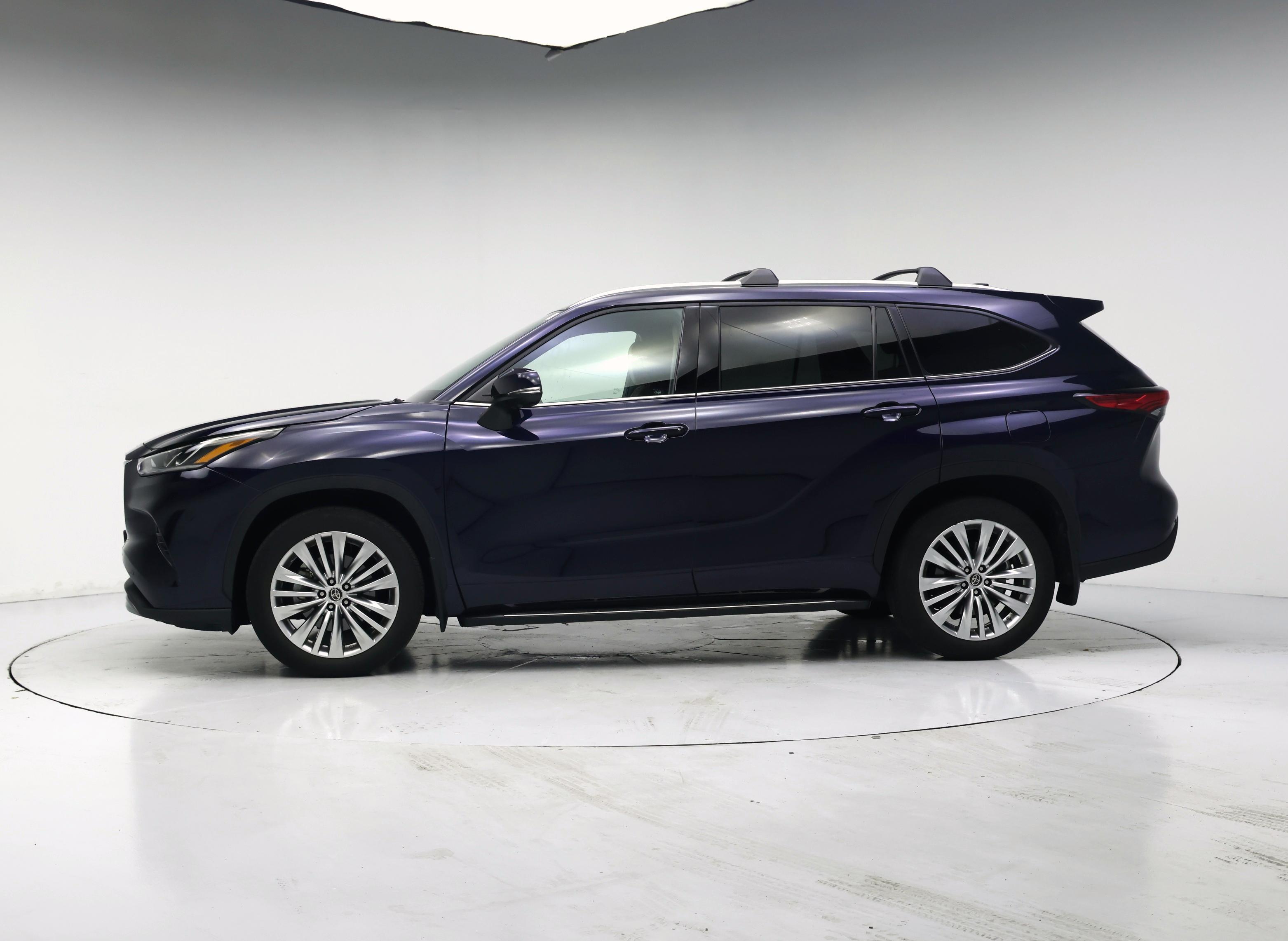 Thumbnail: 2023 Toyota Highlander - 3