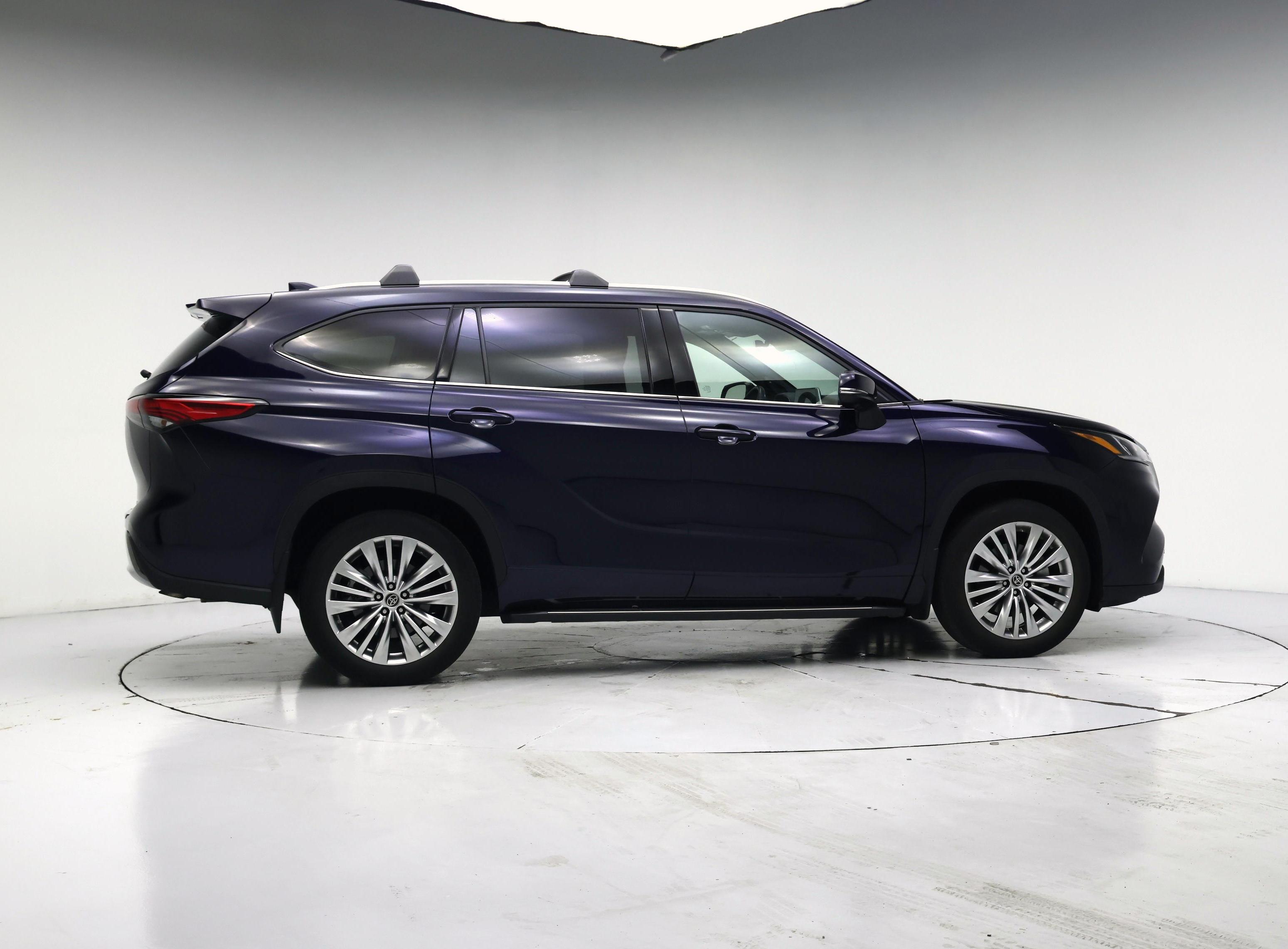 Thumbnail: 2023 Toyota Highlander - 7