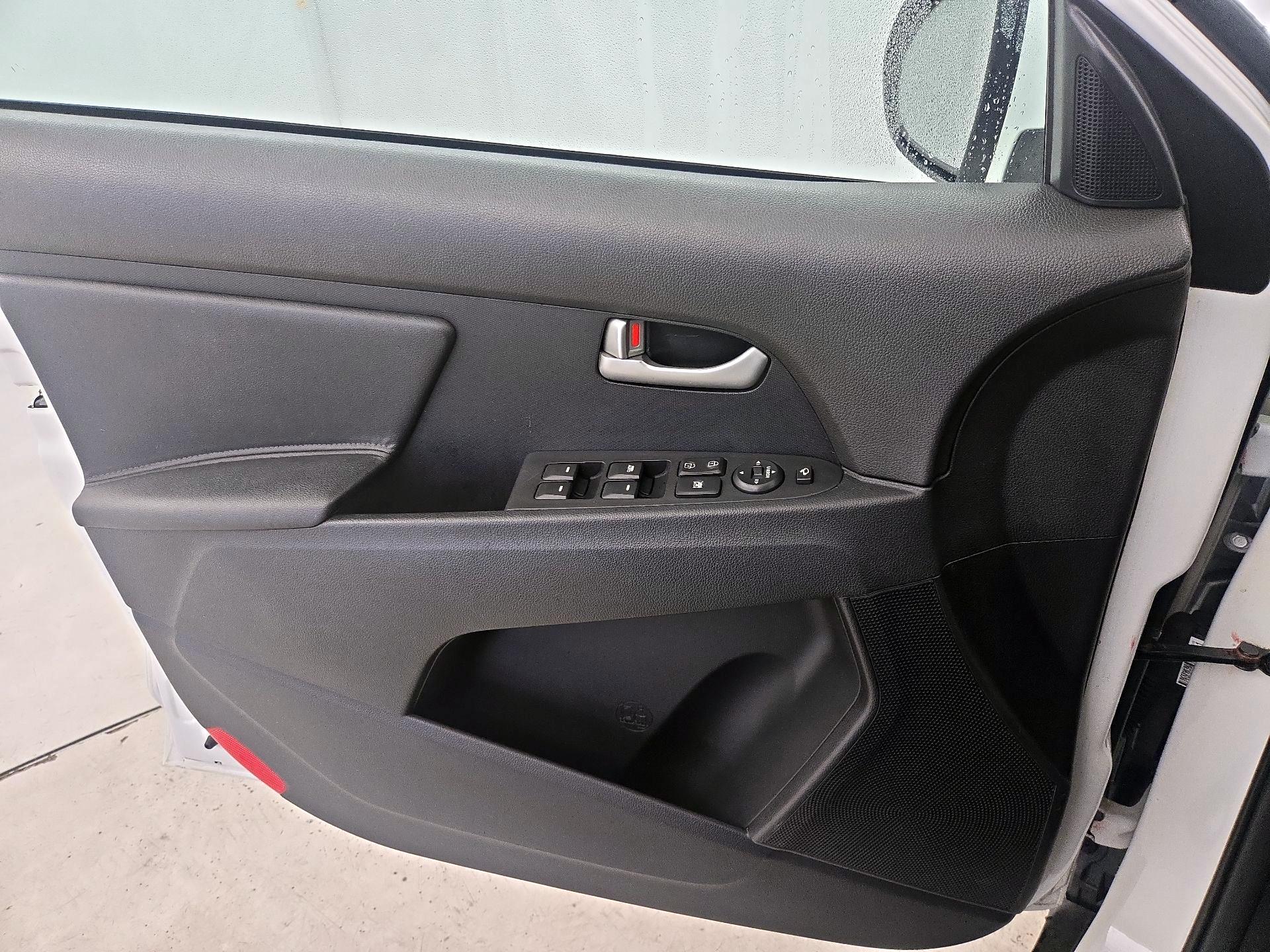 Thumbnail: 2016 Kia Sportage - 12