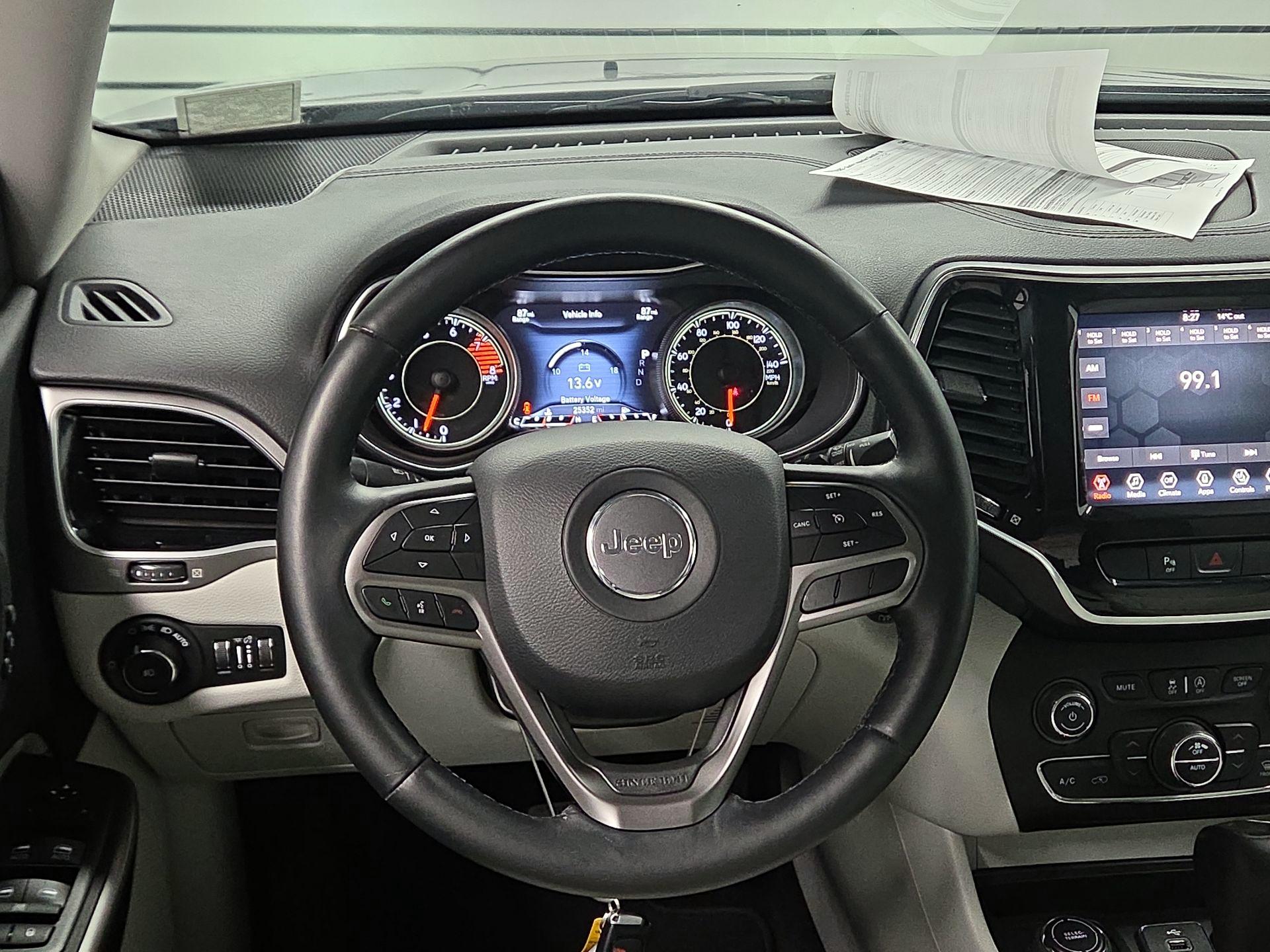 Thumbnail: 2019 Jeep Cherokee - 10