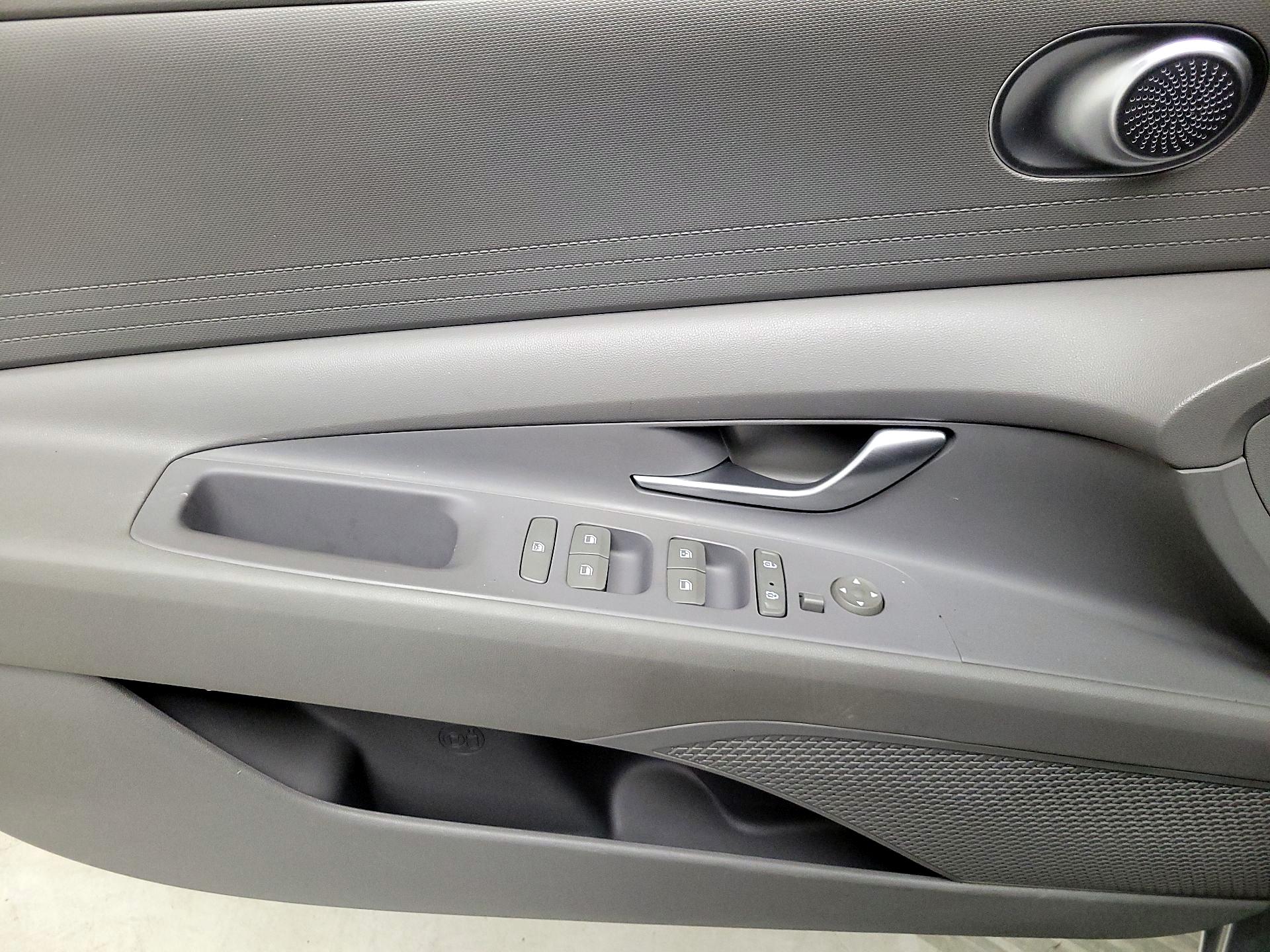 Thumbnail: 2021 Hyundai Elantra - 12