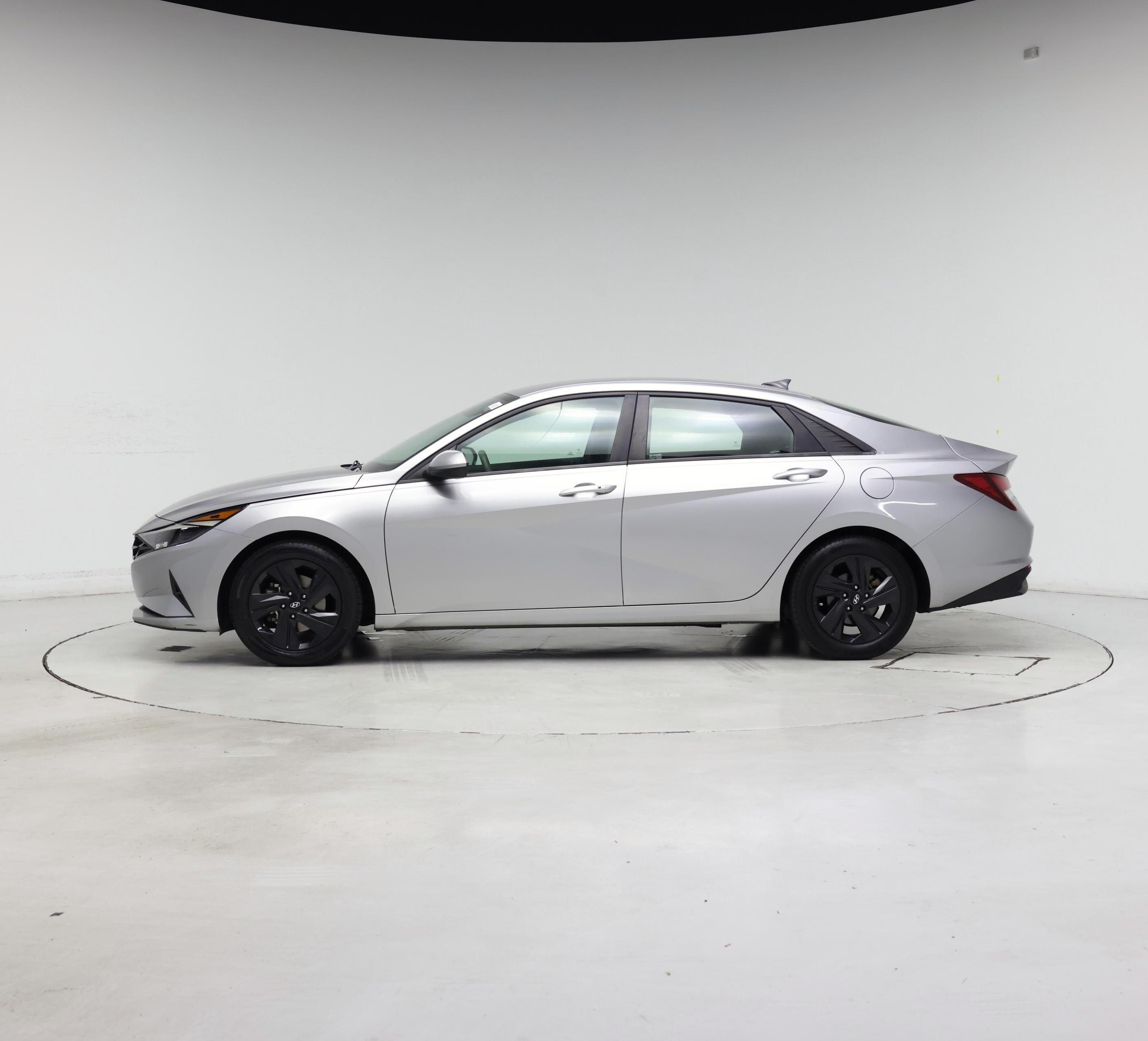 Thumbnail: 2021 Hyundai Elantra - 3
