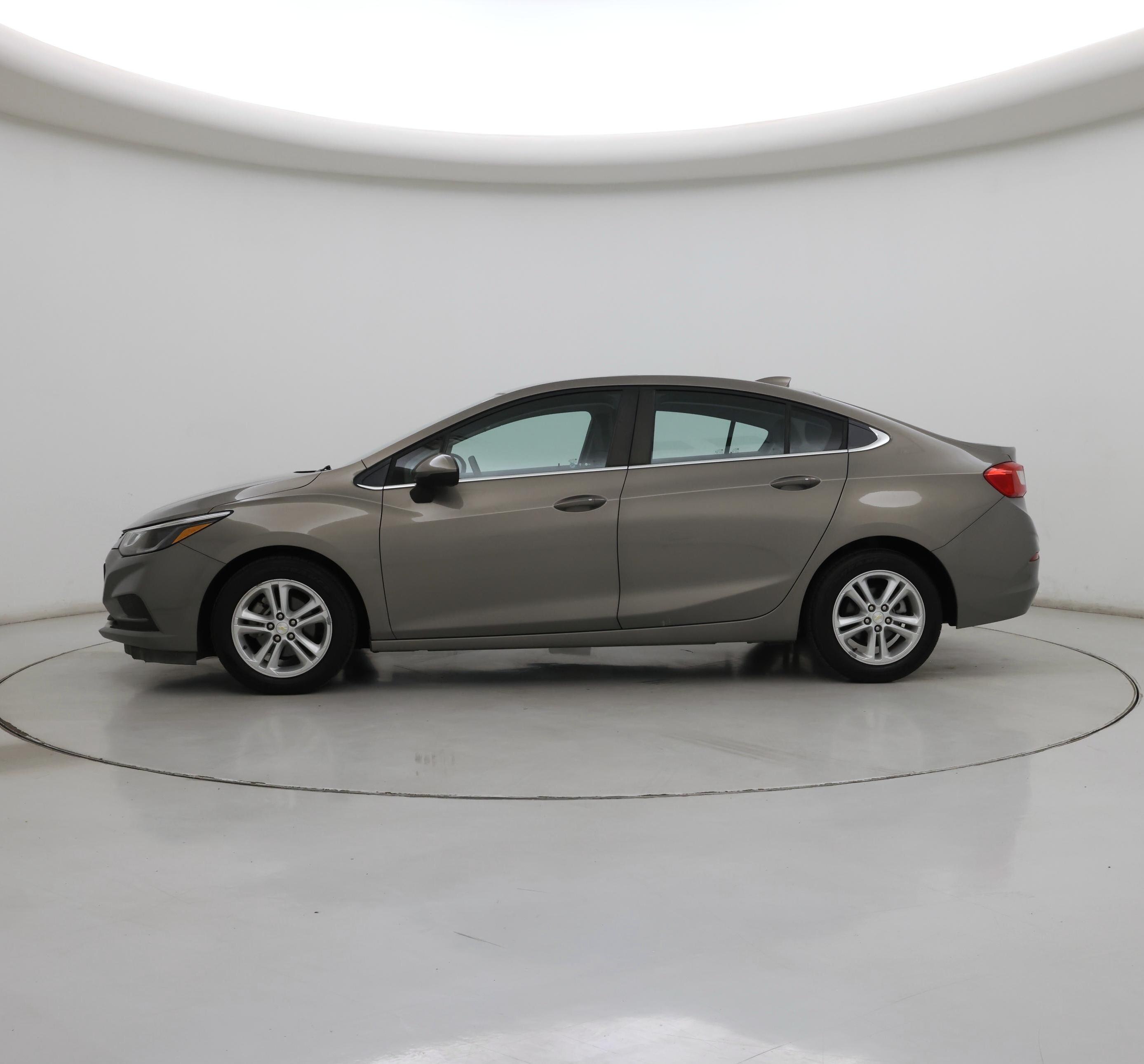 Thumbnail: 2017 Chevrolet Cruze - 3