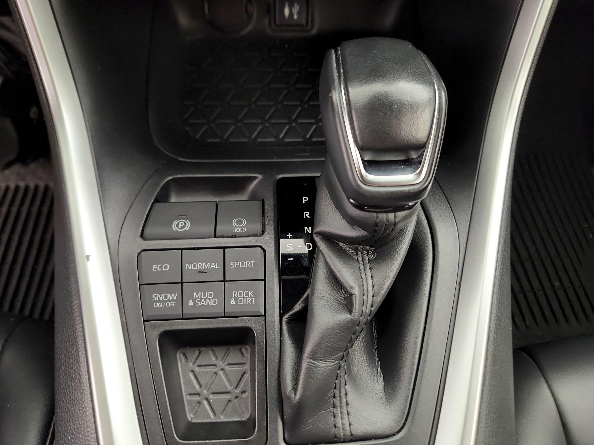 Thumbnail: 2019 Toyota RAV4 - 18