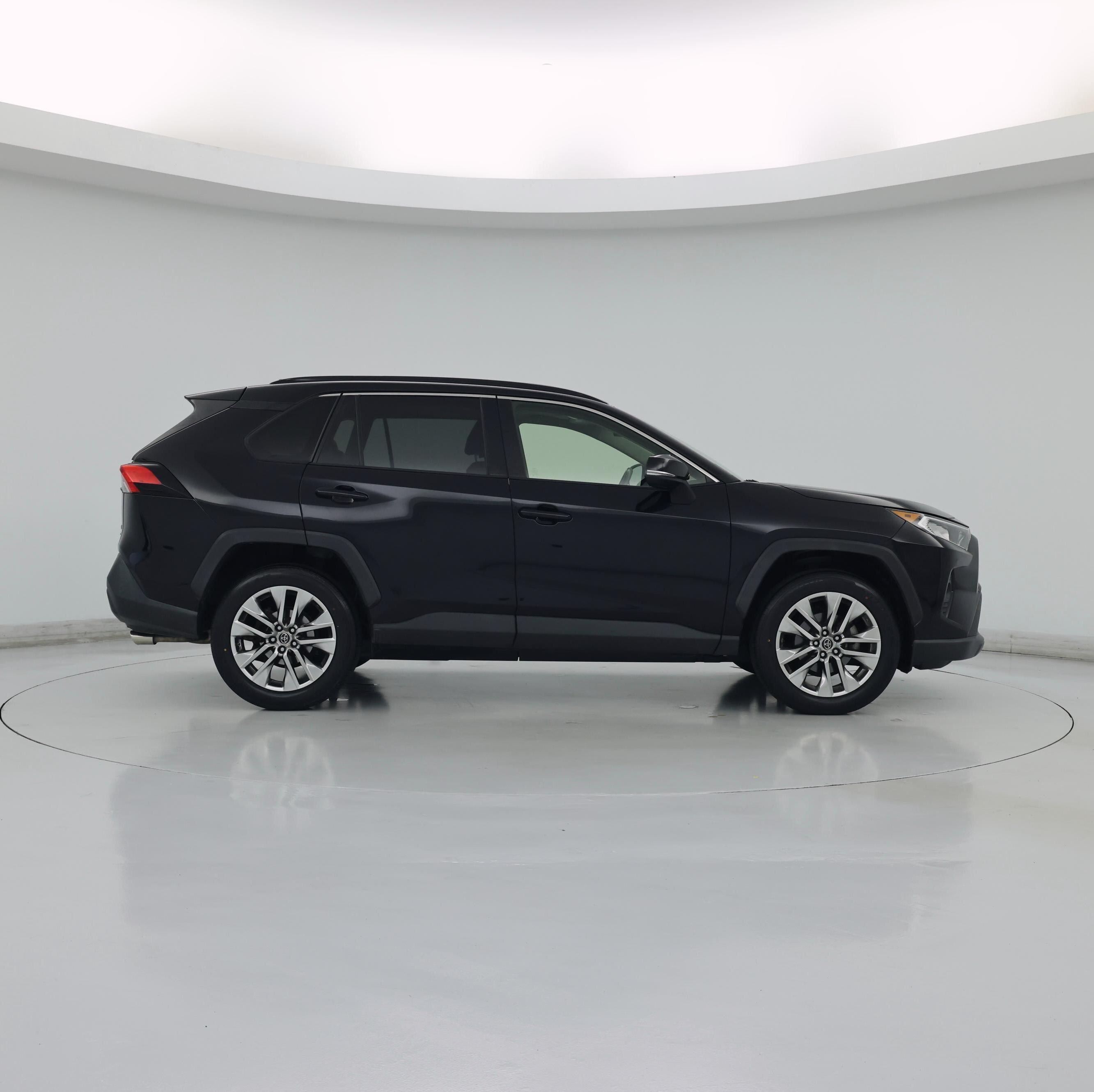 Thumbnail: 2019 Toyota RAV4 - 7