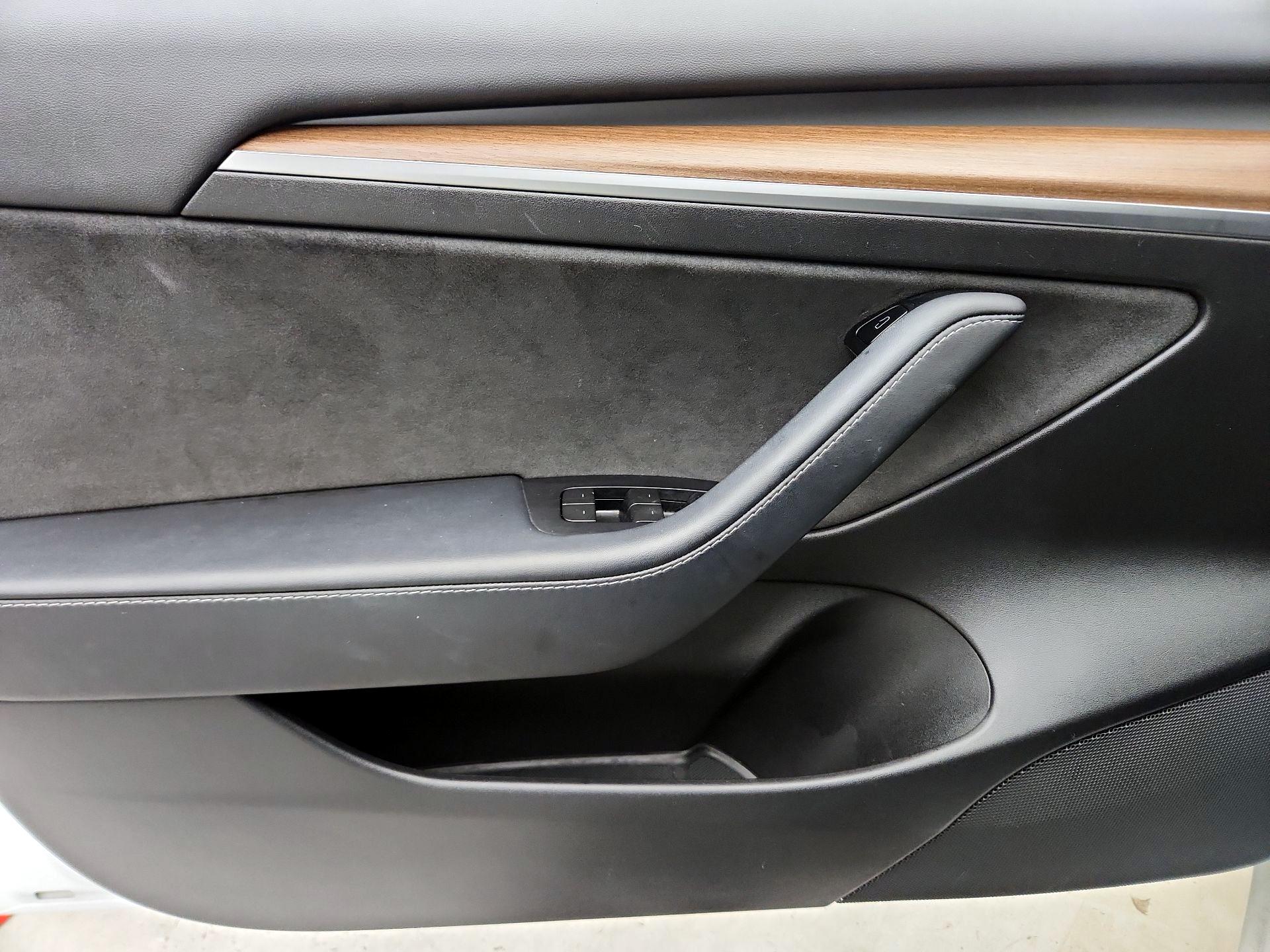 Thumbnail: 2022 Tesla Model 3 - 12