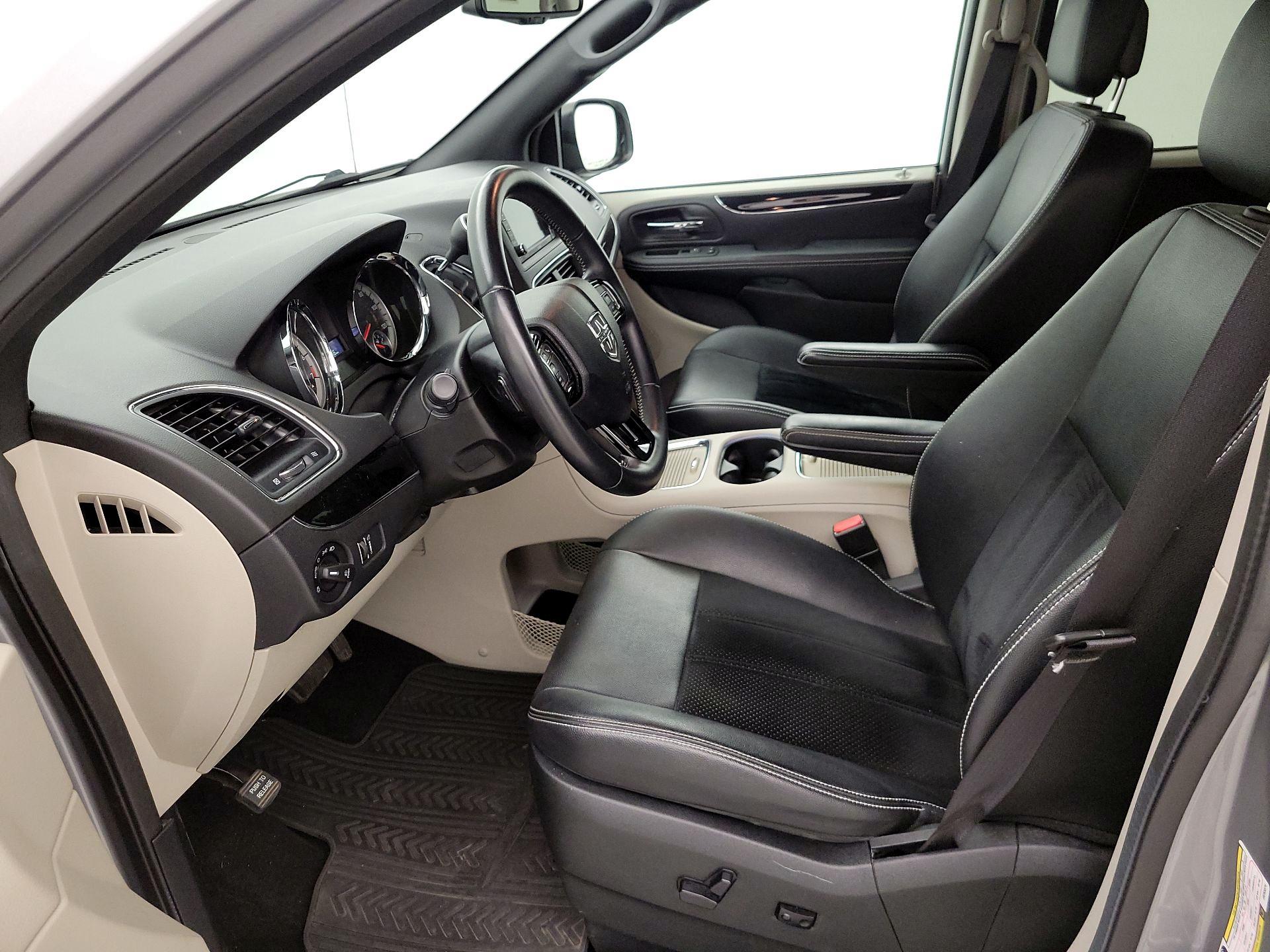 Thumbnail: 2018 Dodge Grand Caravan - 11