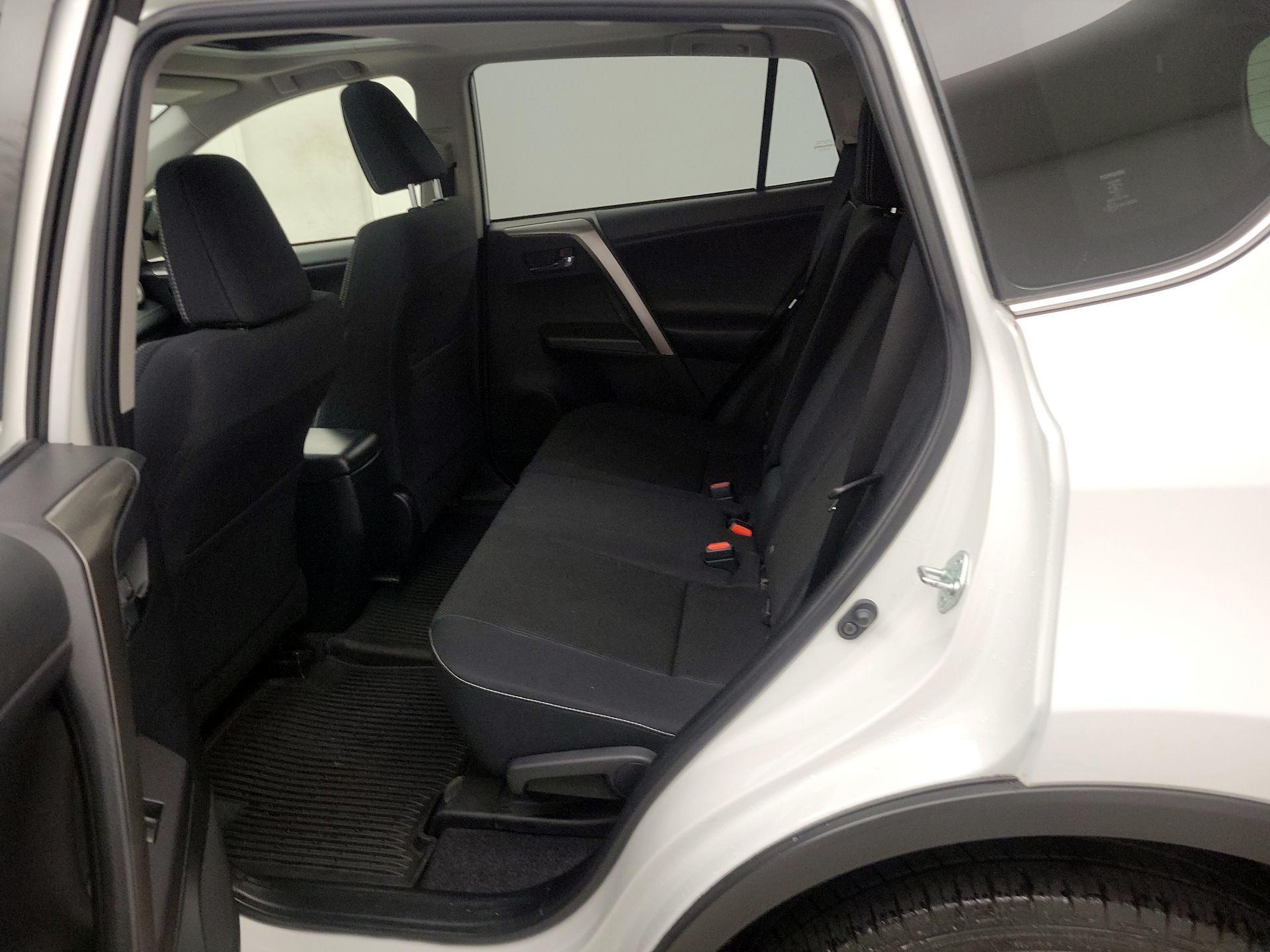 Thumbnail: 2018 Toyota RAV4 - 20